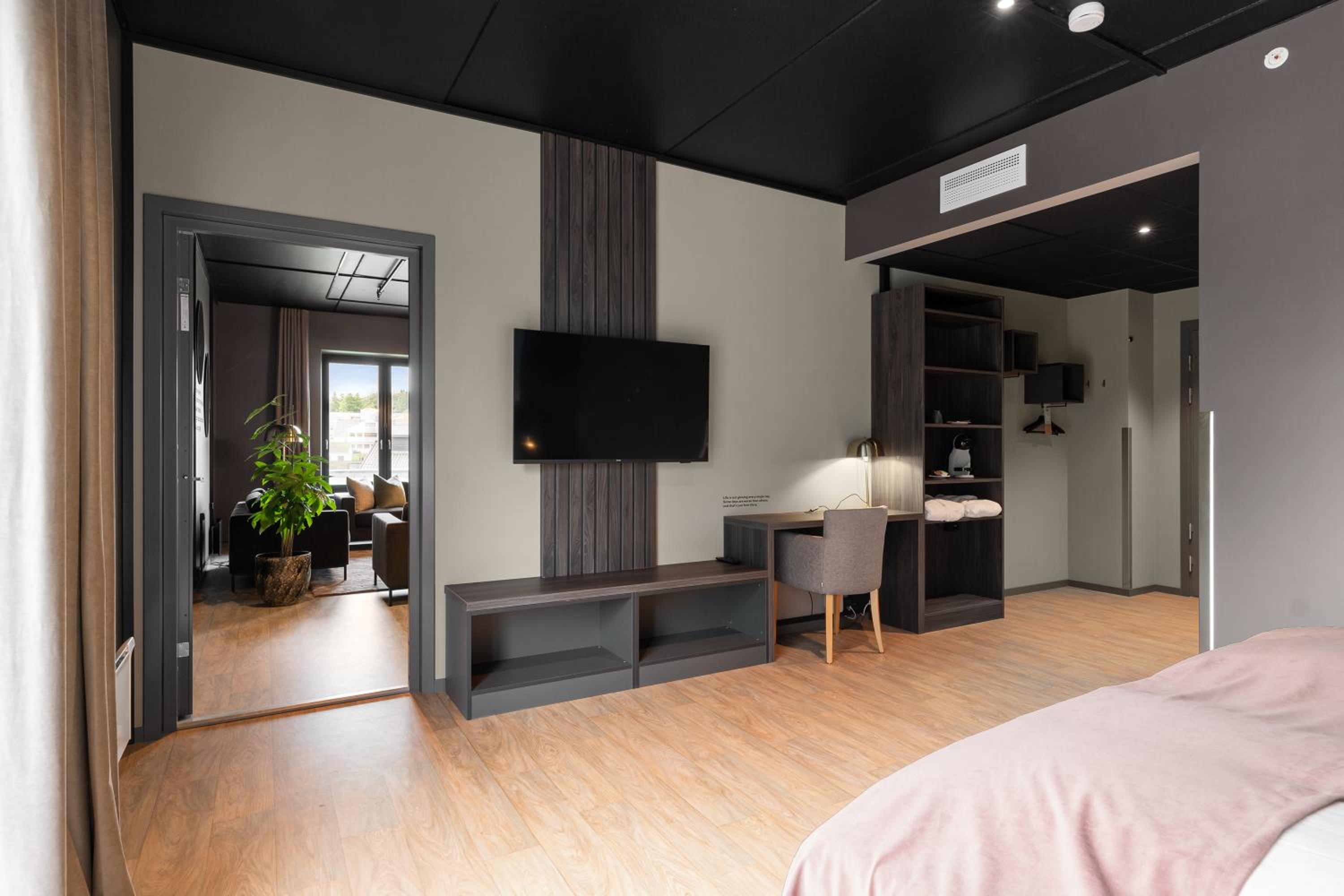 Superior Suite - Photo 3