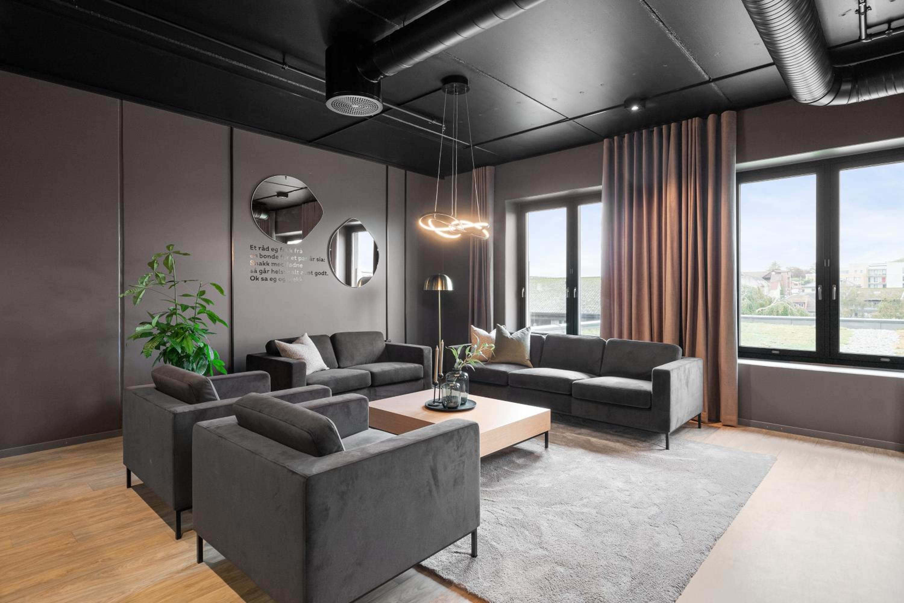 Superior Suite - Photo 17