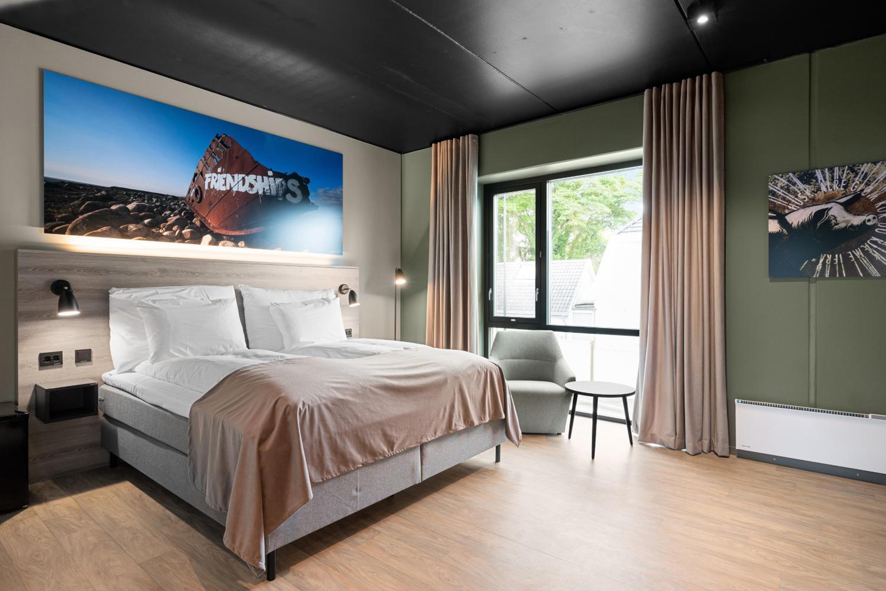 Deluxe Suite - Photo 1
