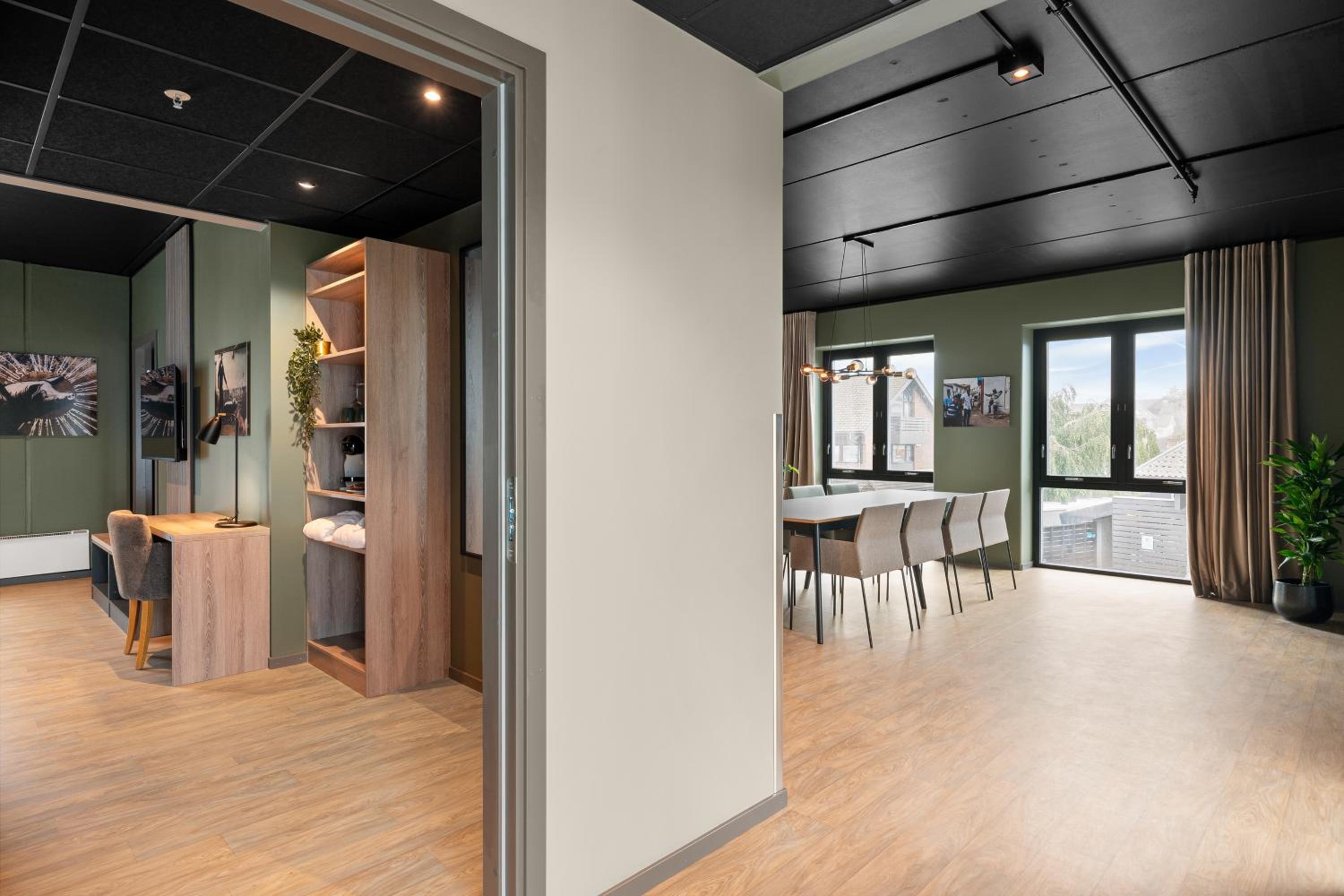 Deluxe Suite - Photo 8