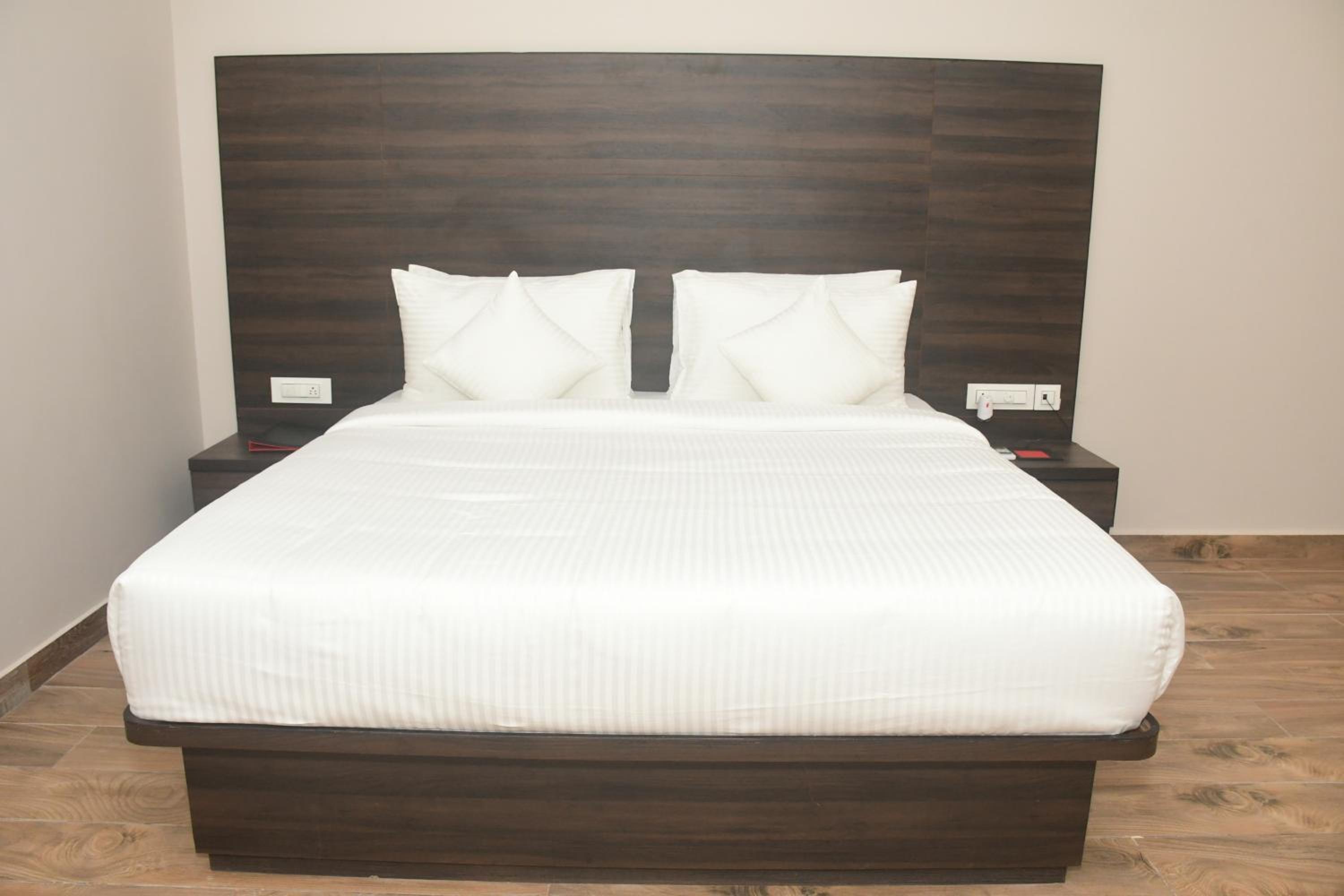 Deluxe Room - Photo 2