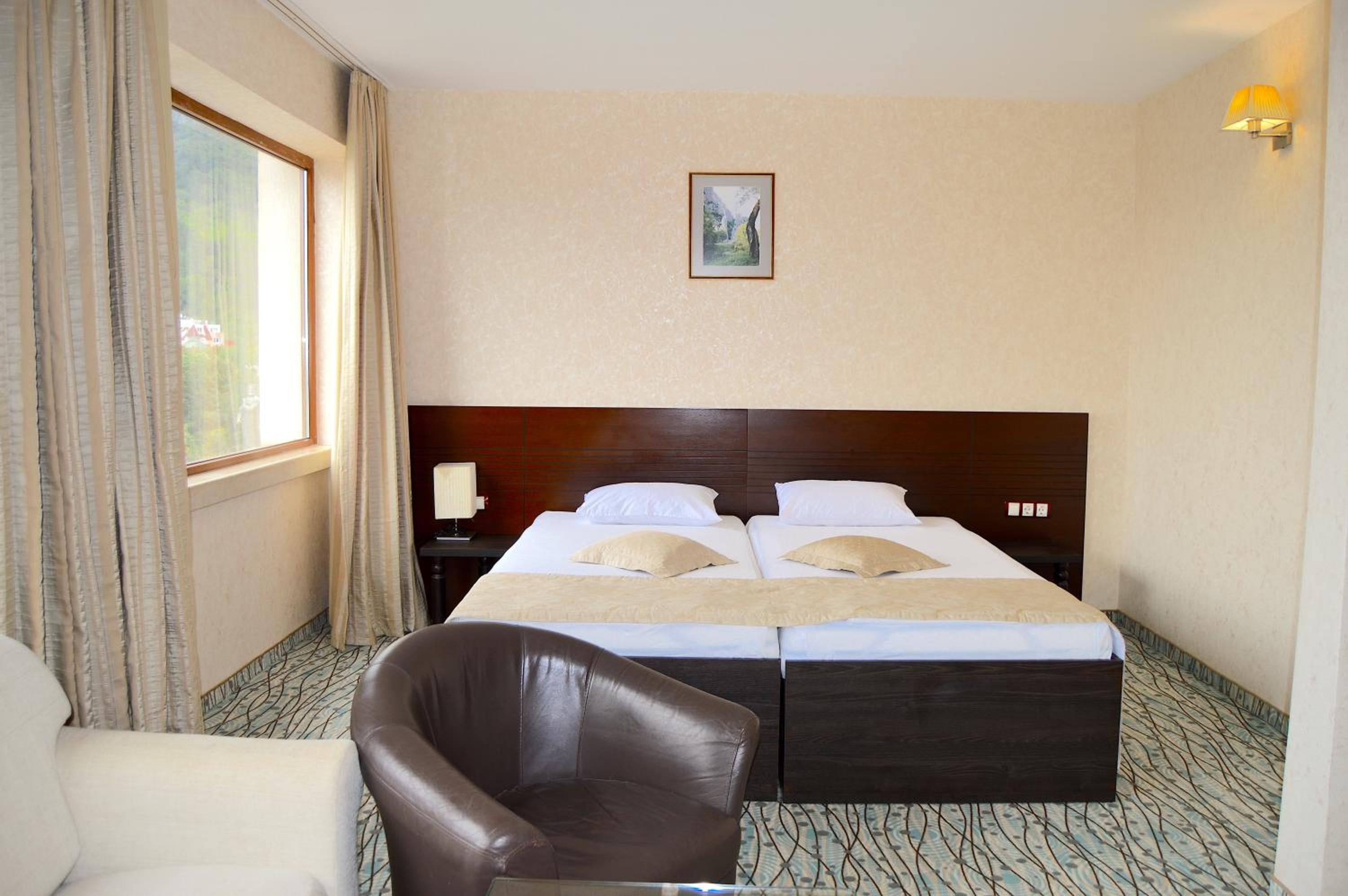 Double Room - Photo 8