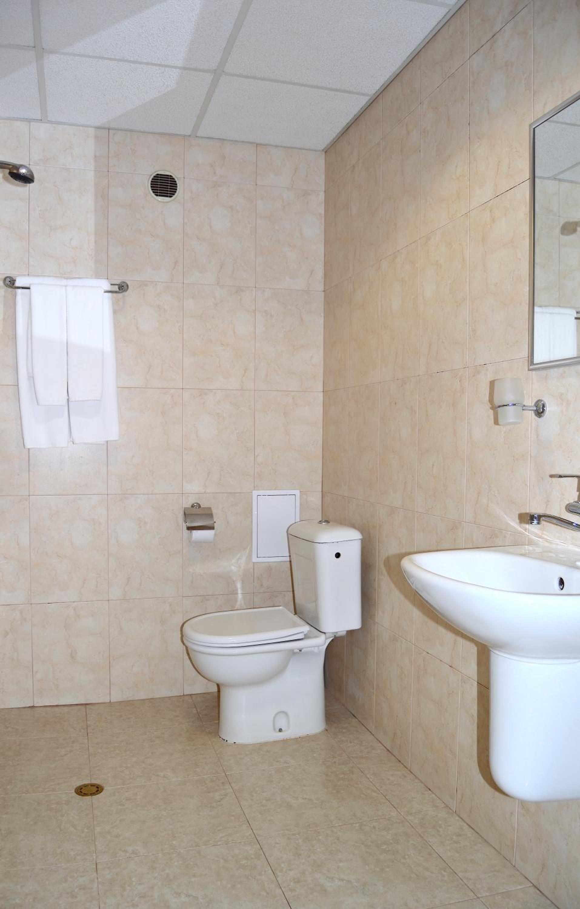 Double Room - Photo 12