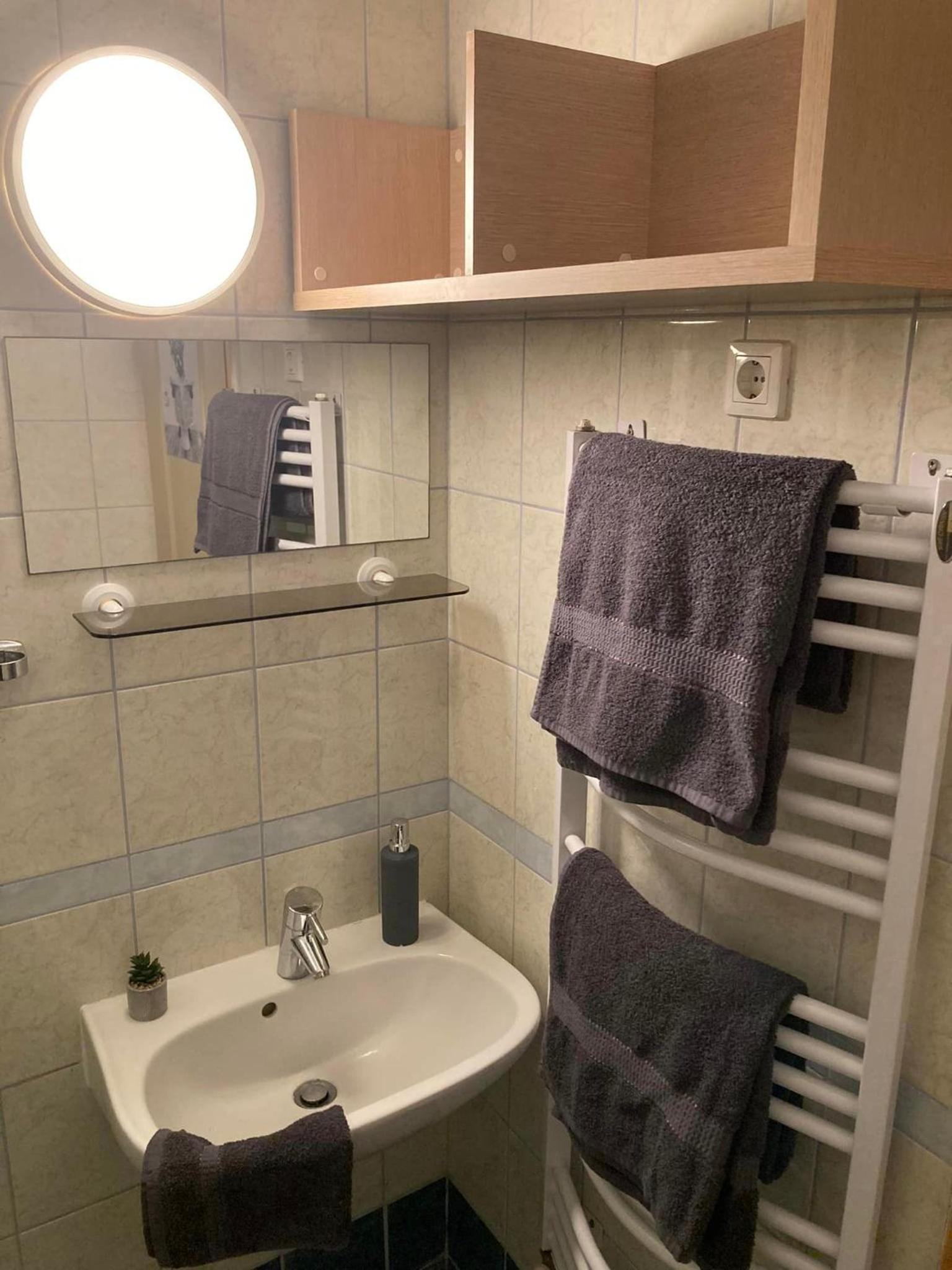 Twin Room with Private Bathroom photo 3