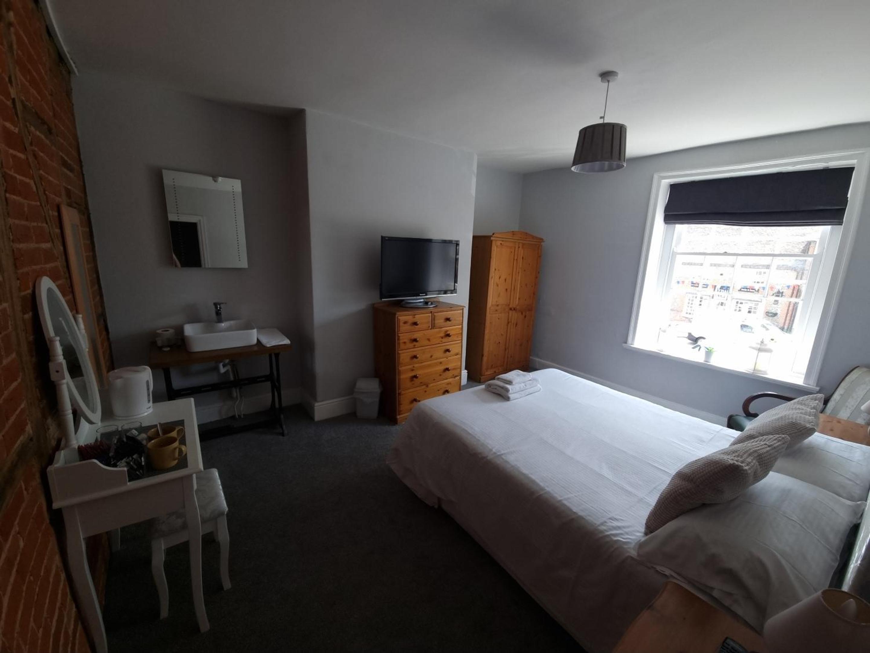 Double Room with Shared Bathroom photo 3