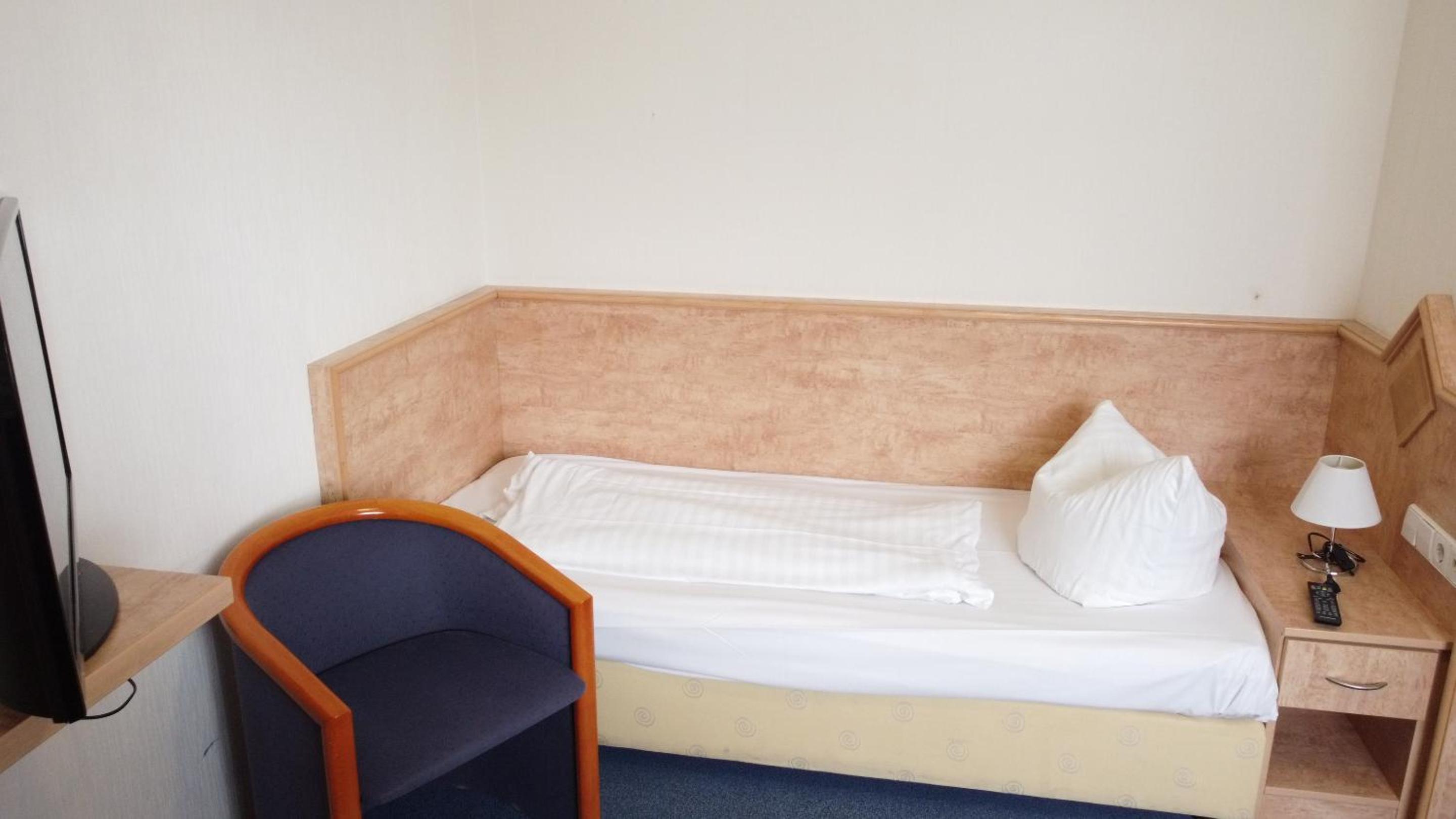 Single Room With Private Bathroom photo 1