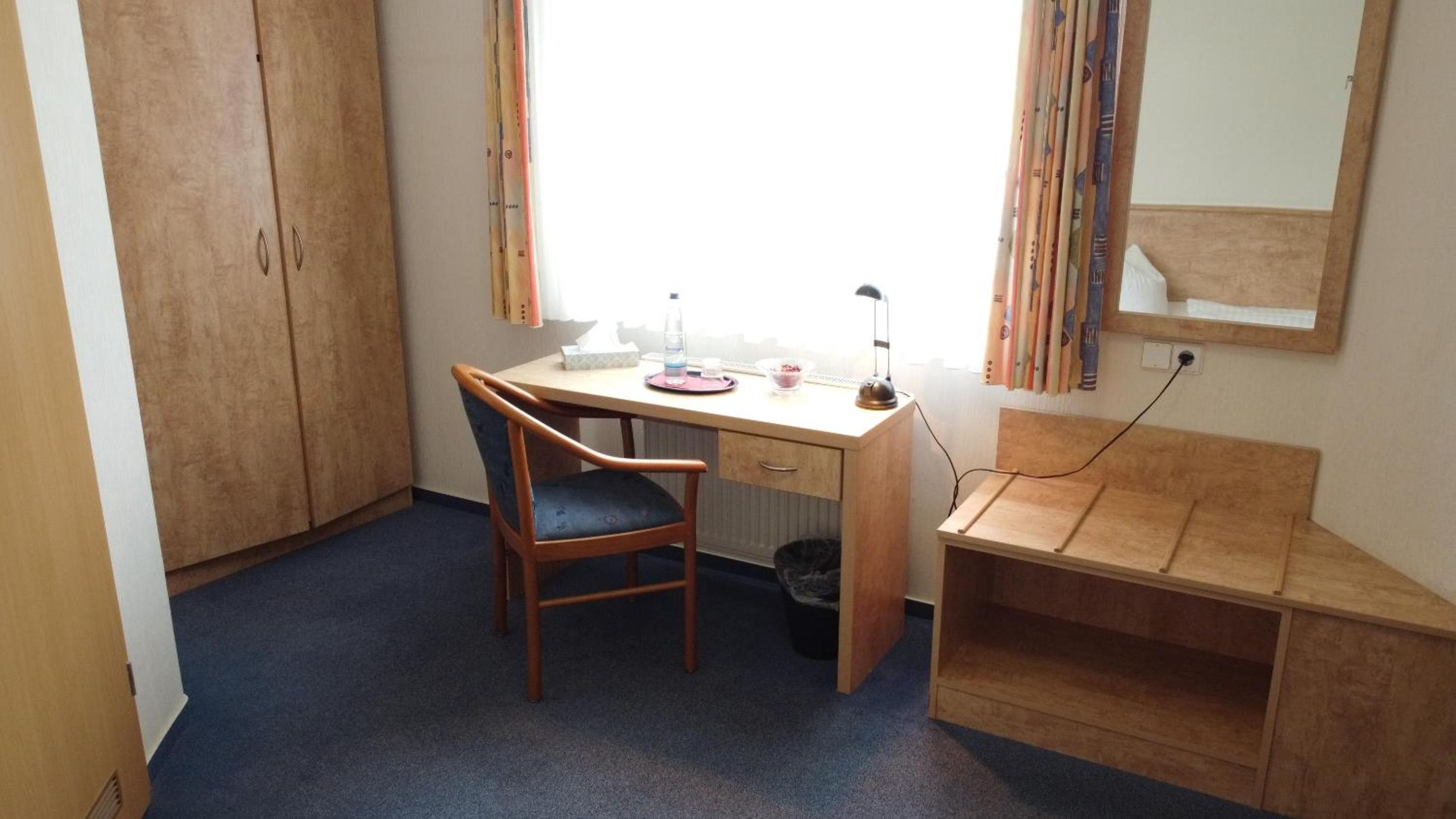Single Room With Private Bathroom photo 3