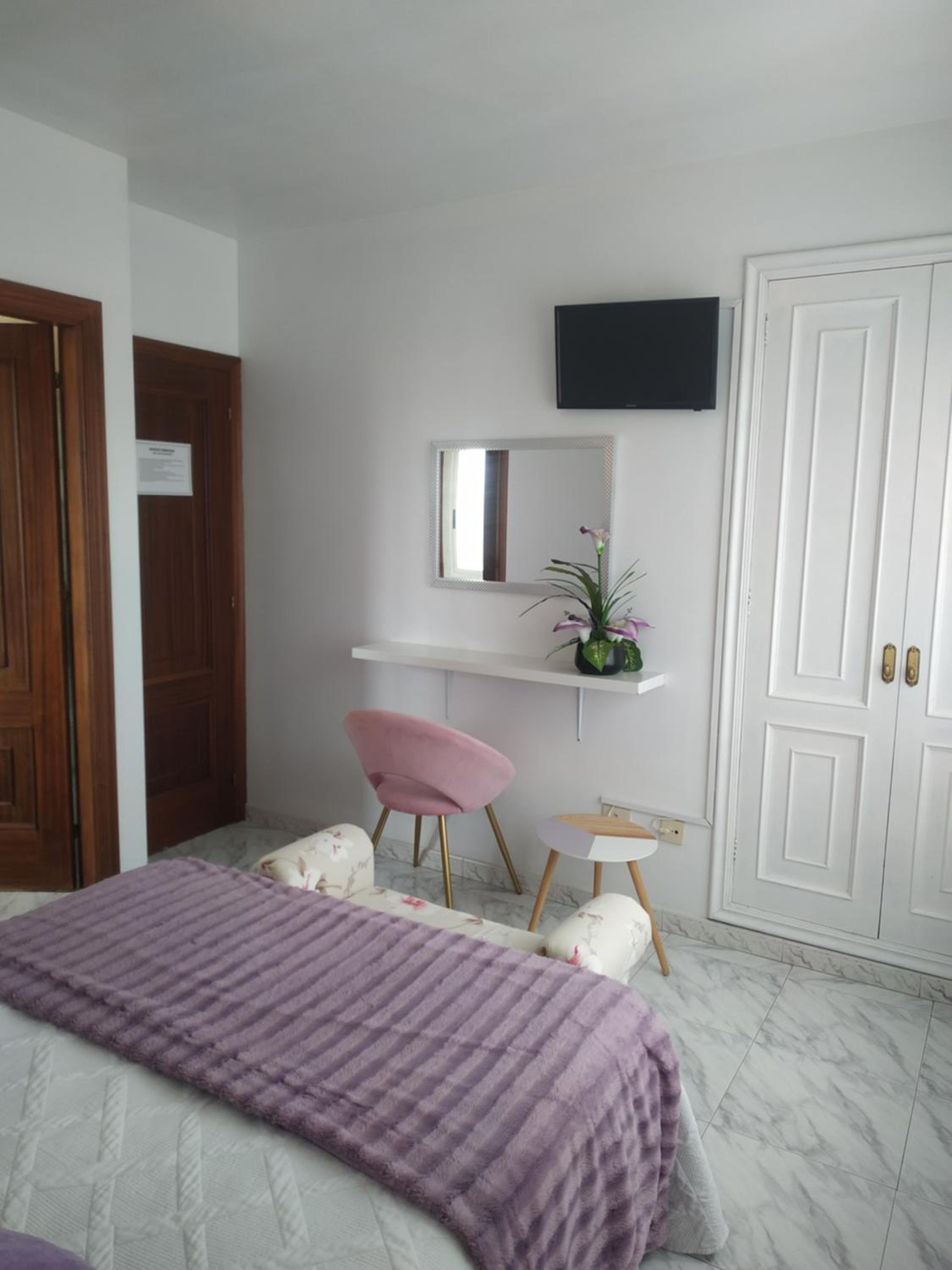 Double or Twin Room with Bathroom photo 2