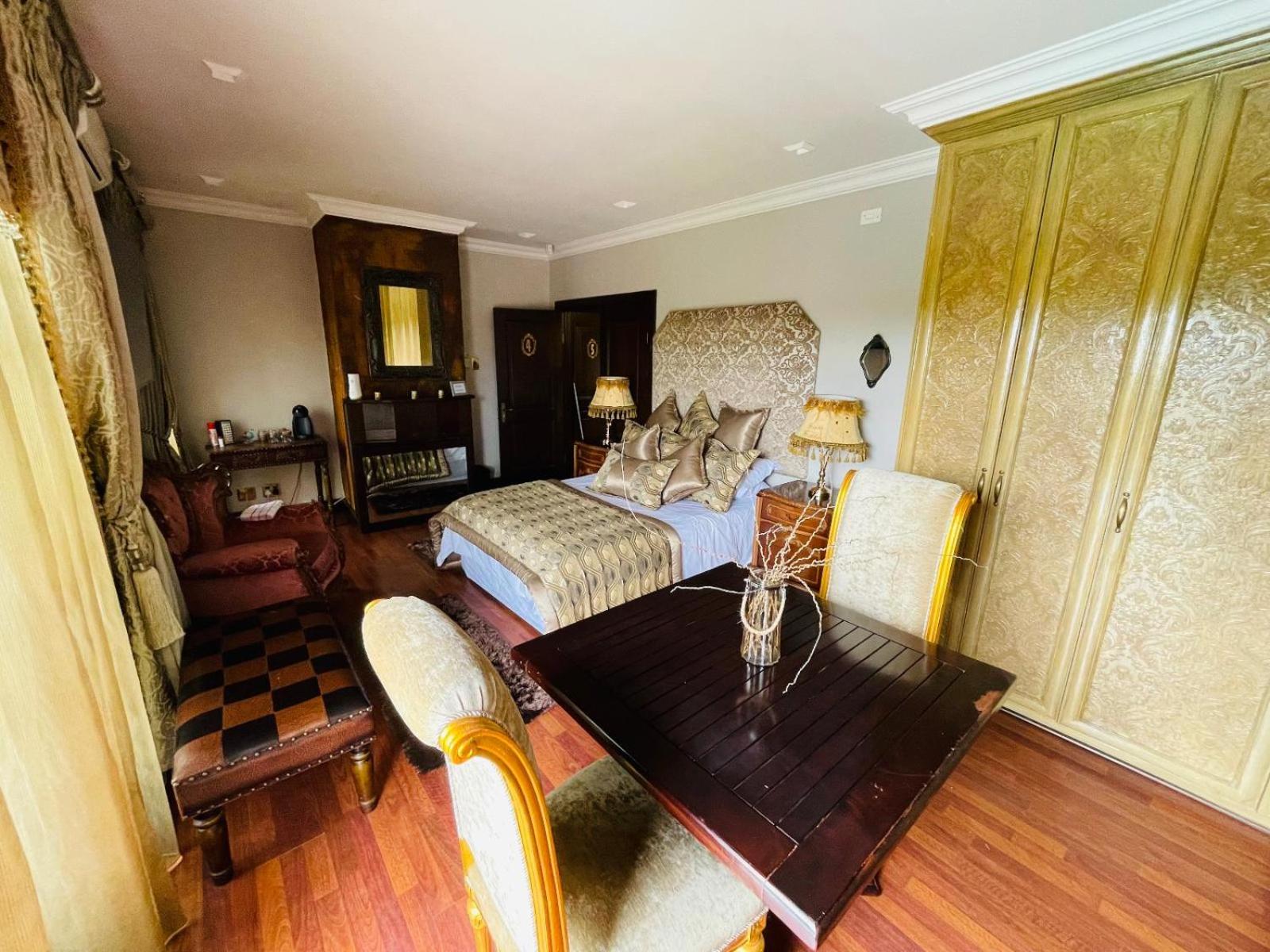 Comfort Queen Room photo 1