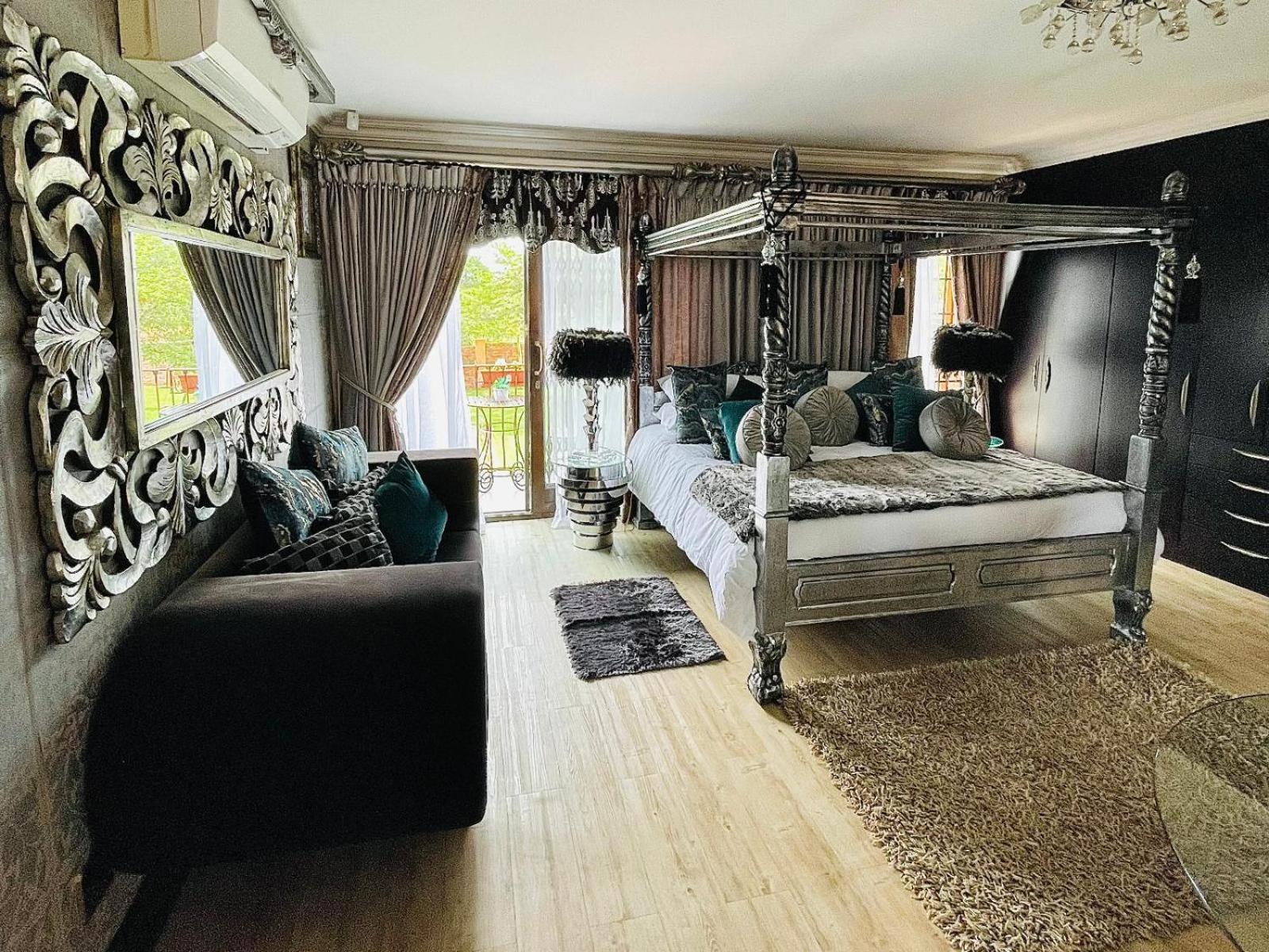 Honeymoon King Room photo 3