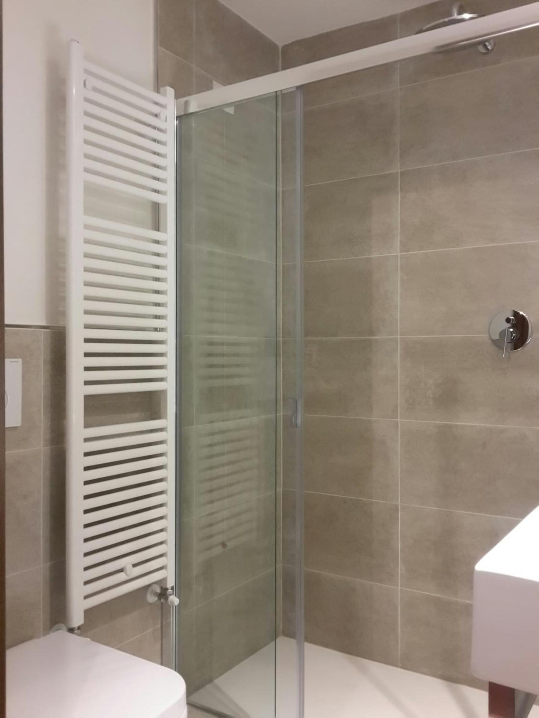 Standard Twin Room - Photo 7