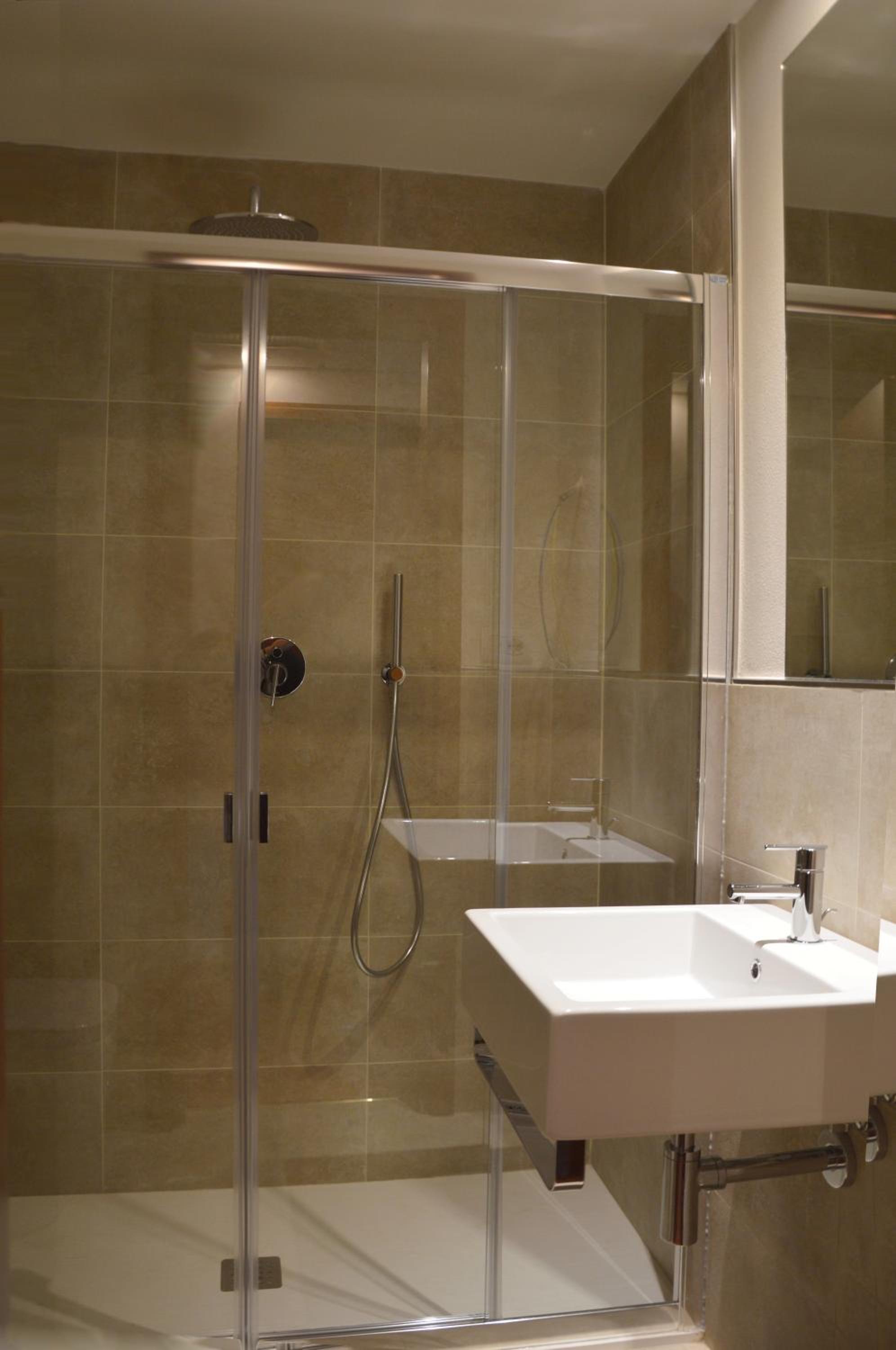 Standard Double Room - Photo 8