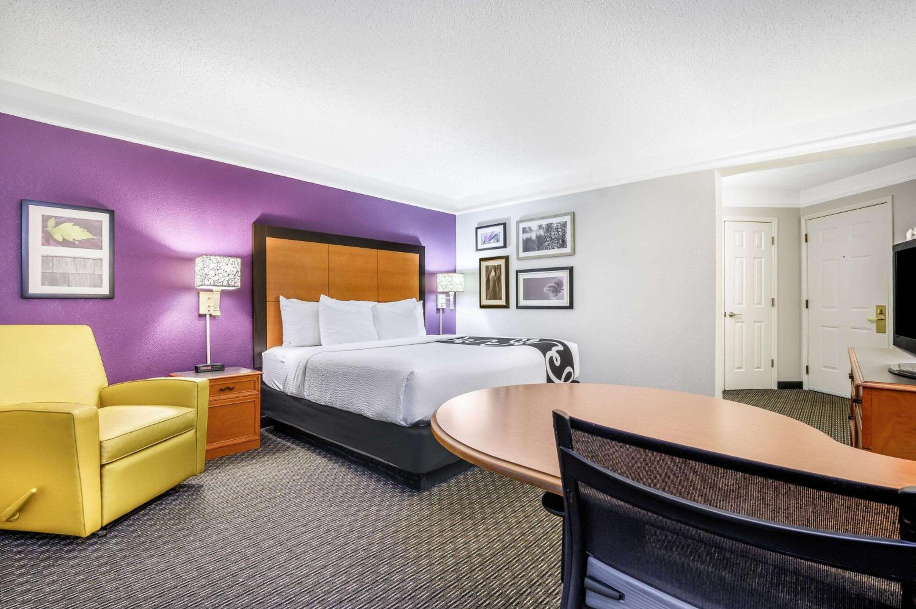 King Room - Pet Friendly/Non-Smoking - Photo 2