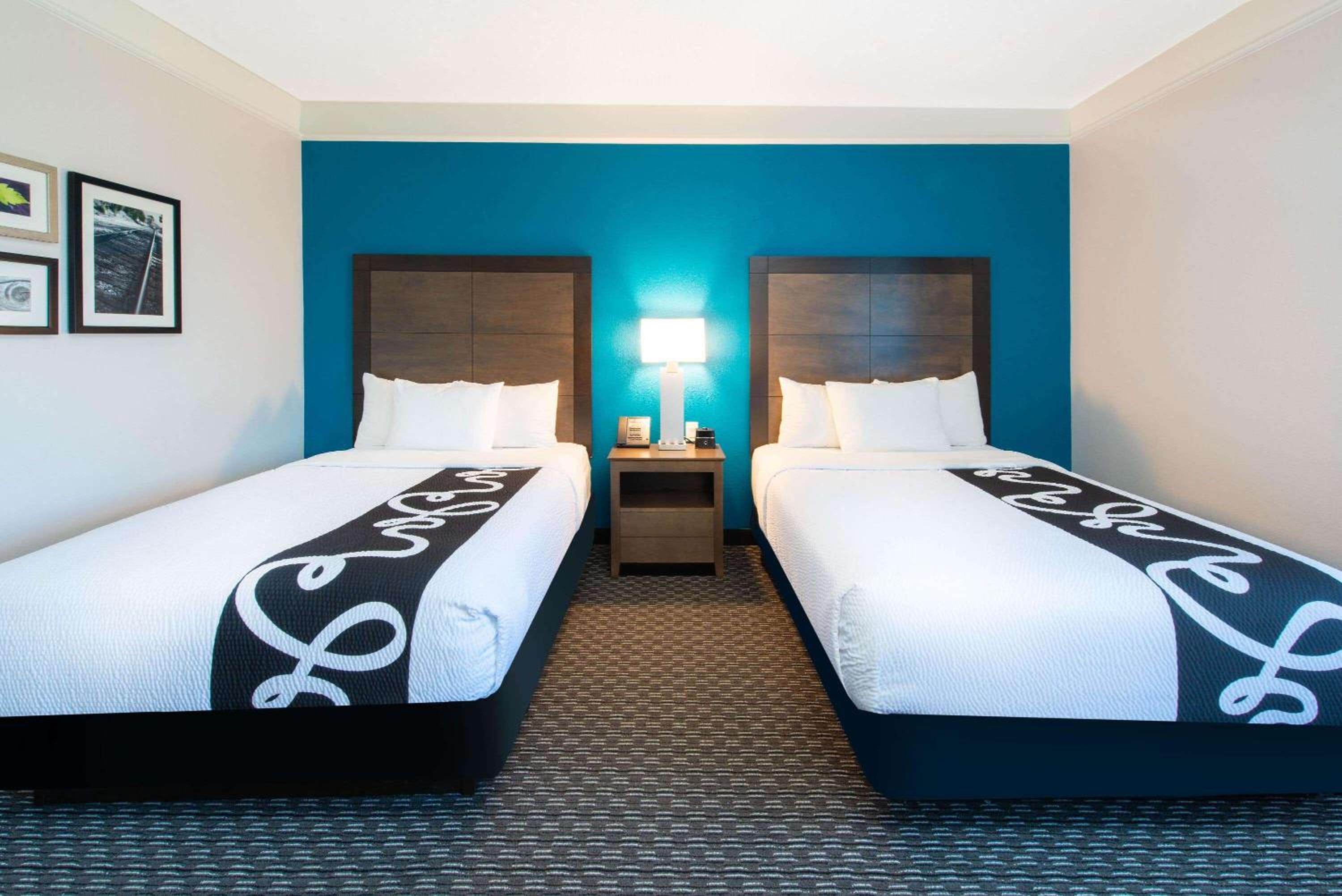 Deluxe Double Room with Two Double Beds - Photo 2