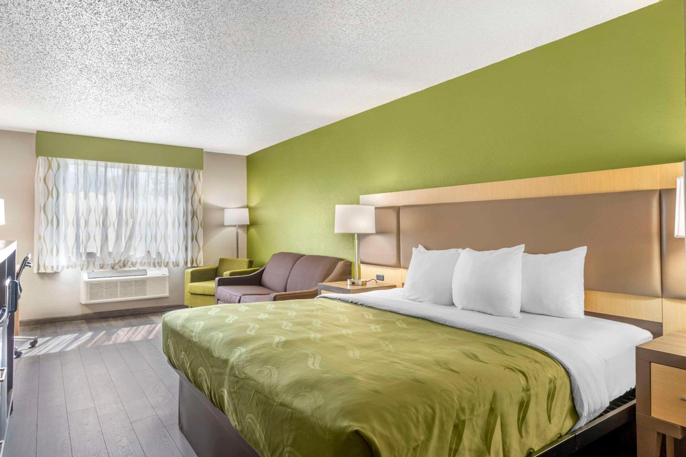 King Suite - Non-Smoking - Photo 1
