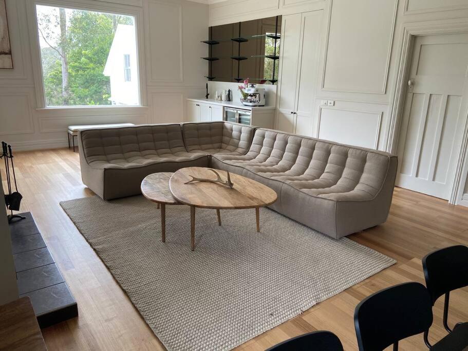 Seven-Bedroom House photo 1