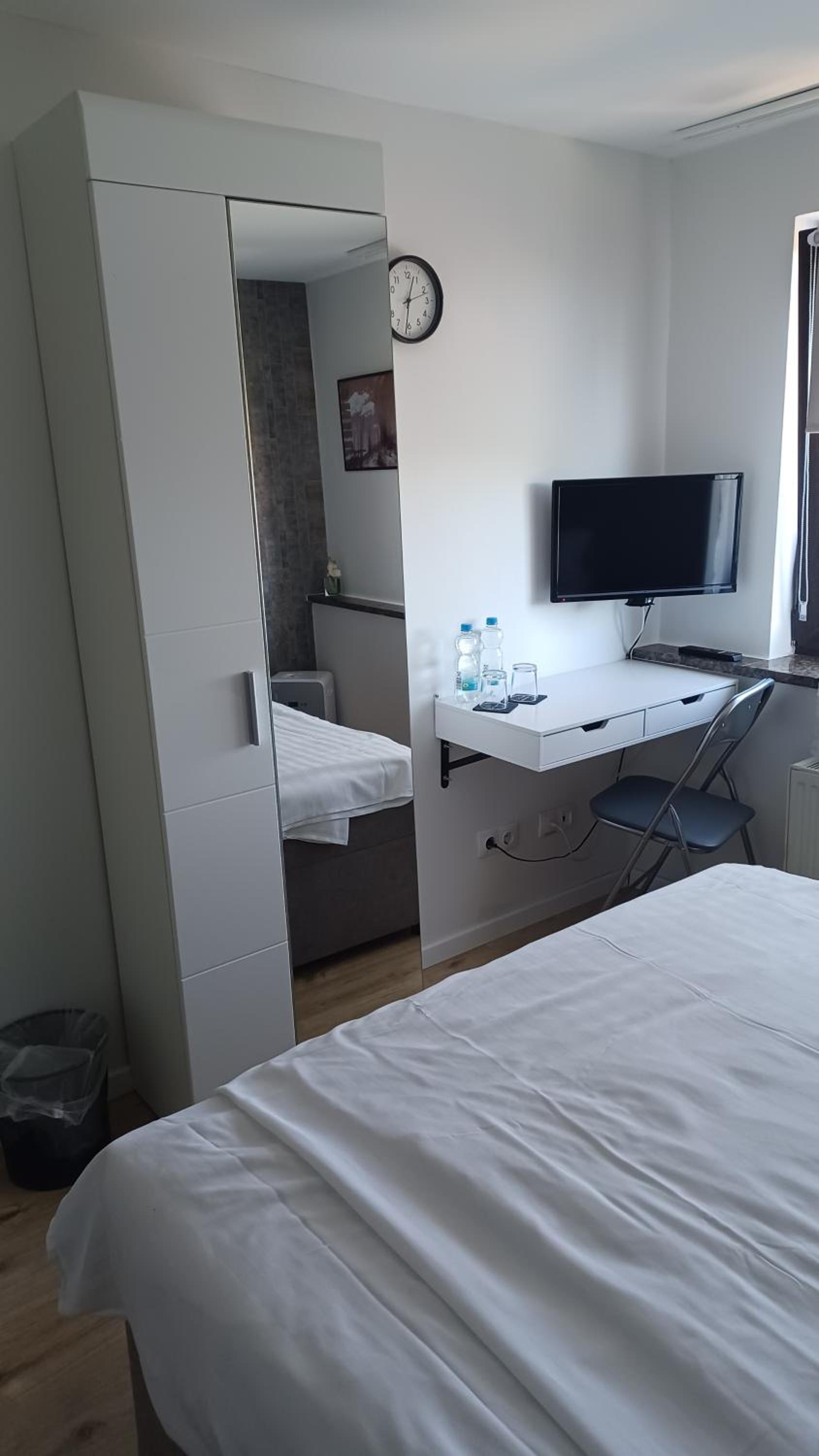 Double or Twin Room with Shower