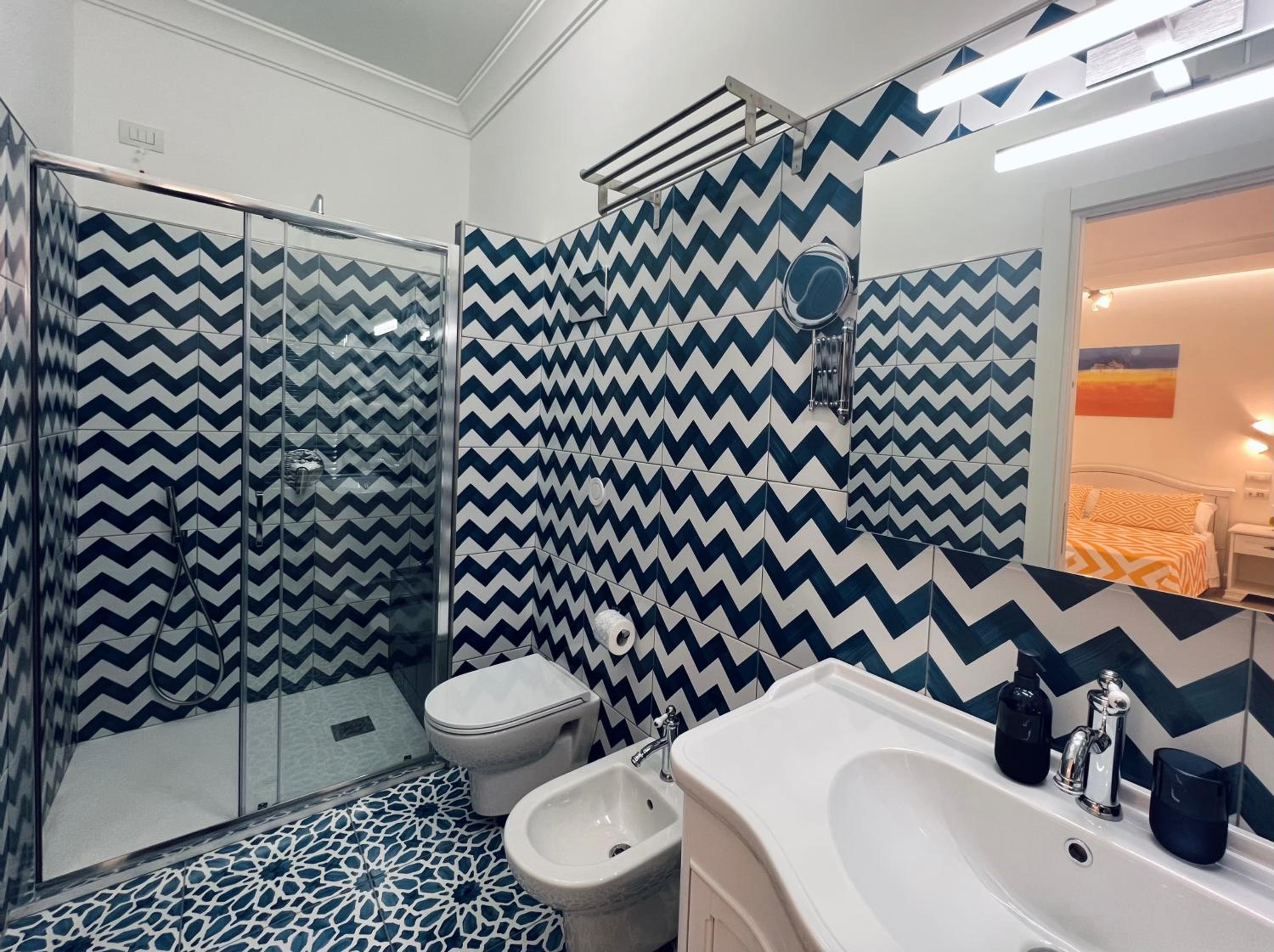 Deluxe Double Room with Balcony - Photo 5