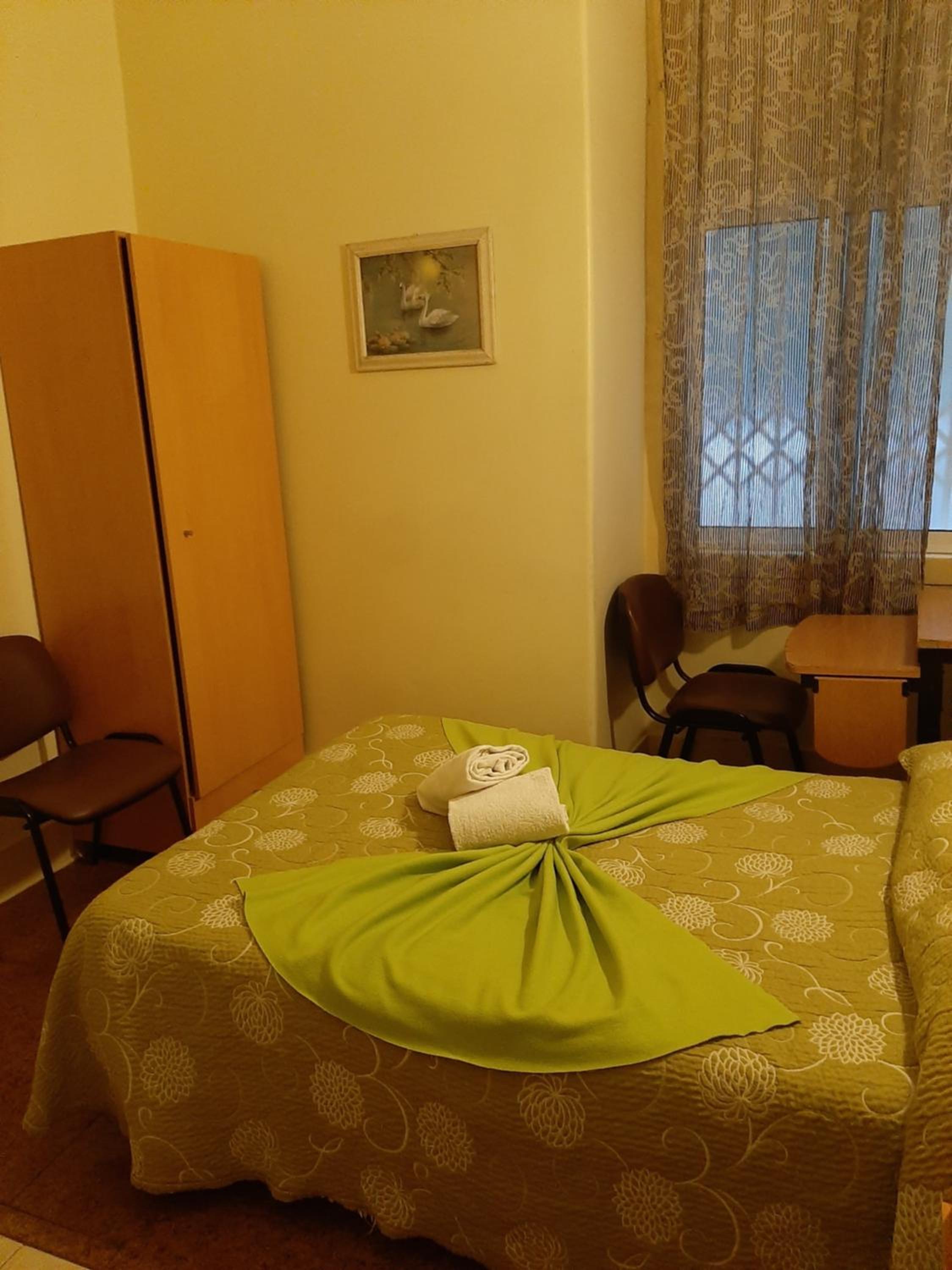 Budget Double Room - Photo 5