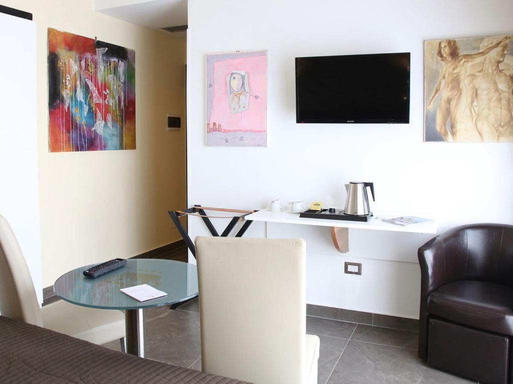 Deluxe Double or Twin Room with City View photo 2
