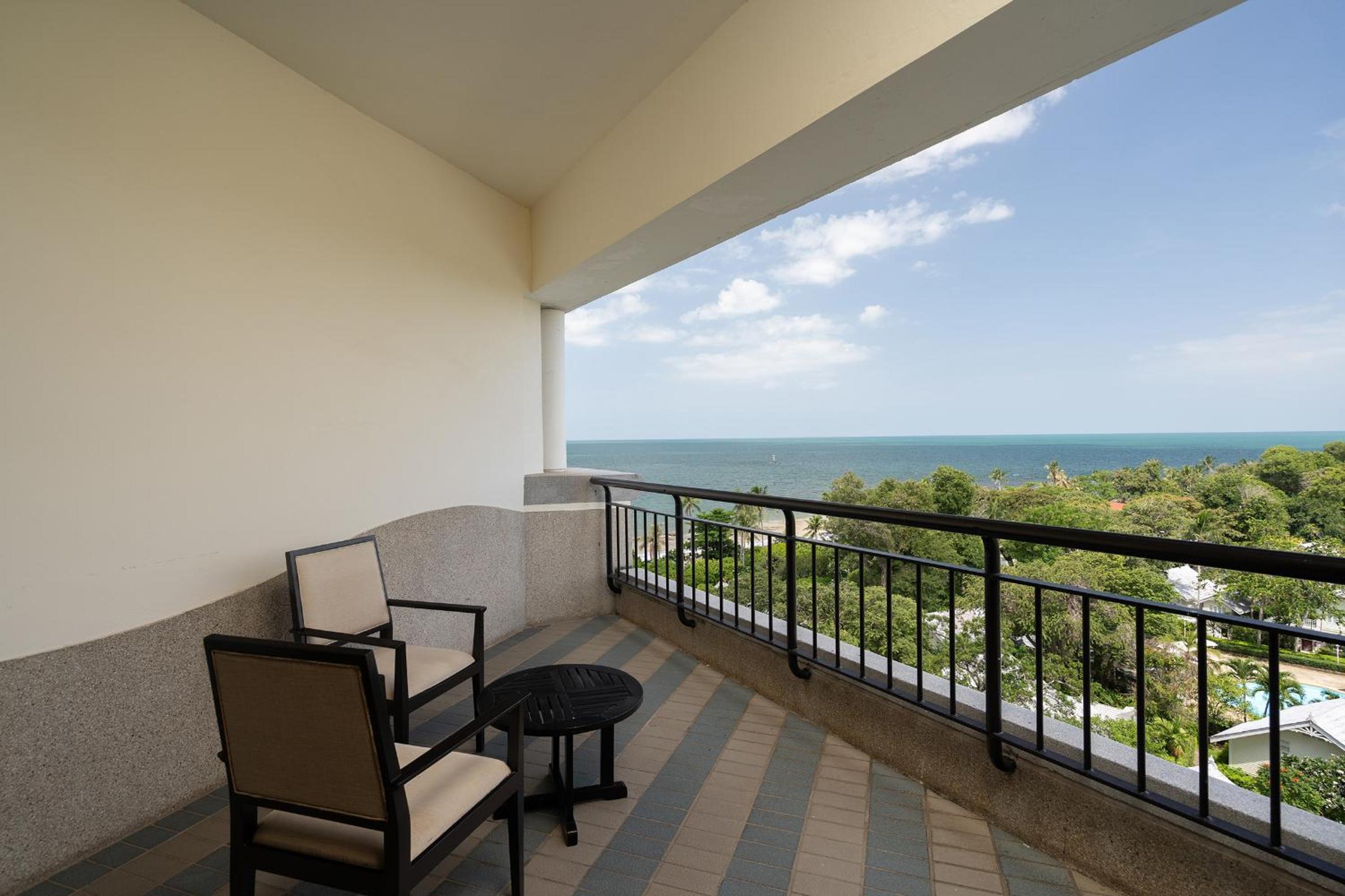 Classic King Room with Ocean View - Photo 2