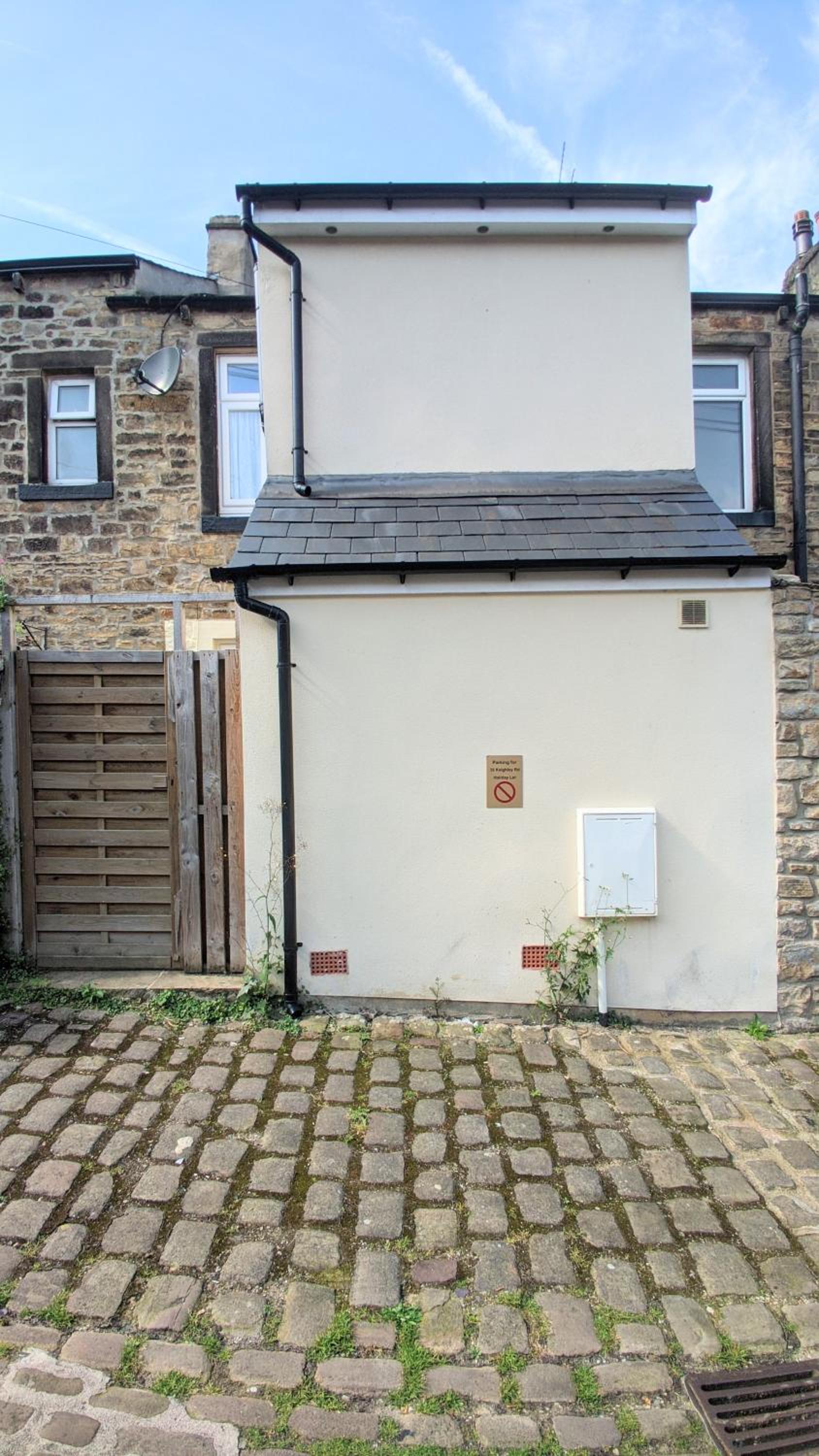 Three-Bedroom House photo 3