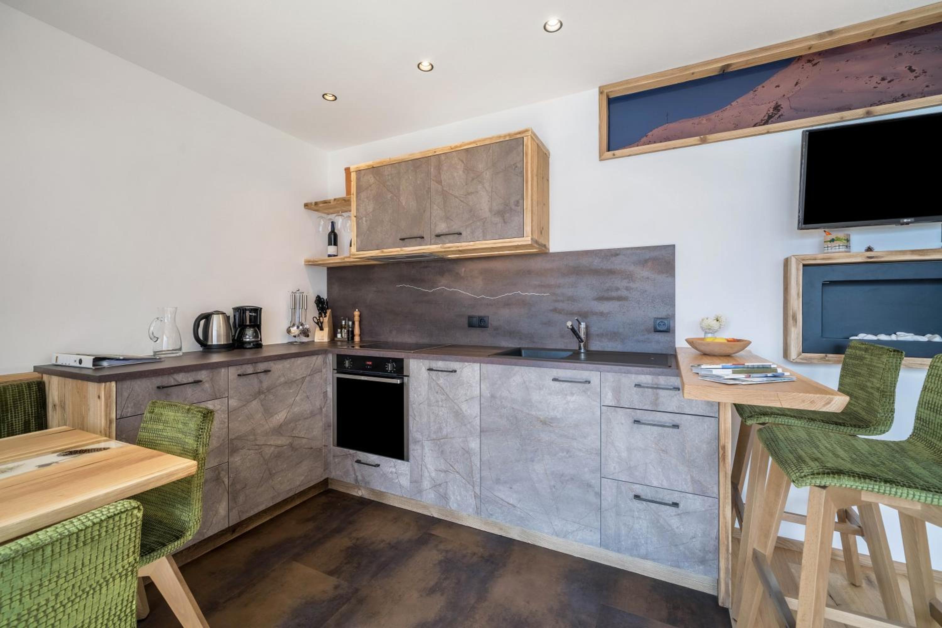 Two-Bedroom Deluxe Apartment with Garden View photo 2