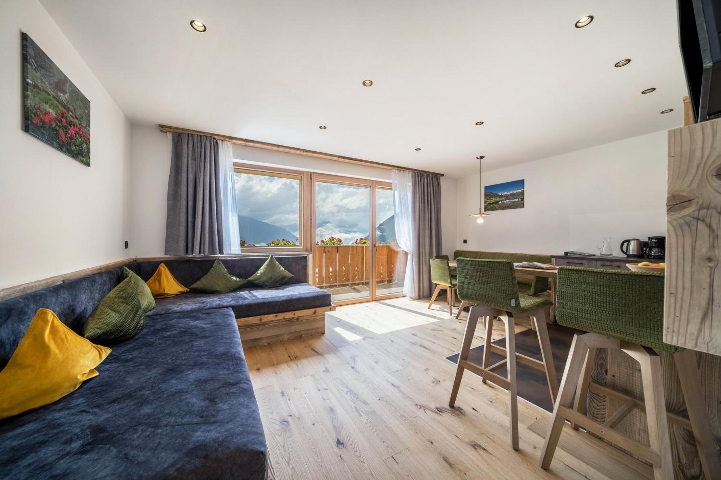 Two-Bedroom Deluxe Apartment with Garden View photo 1