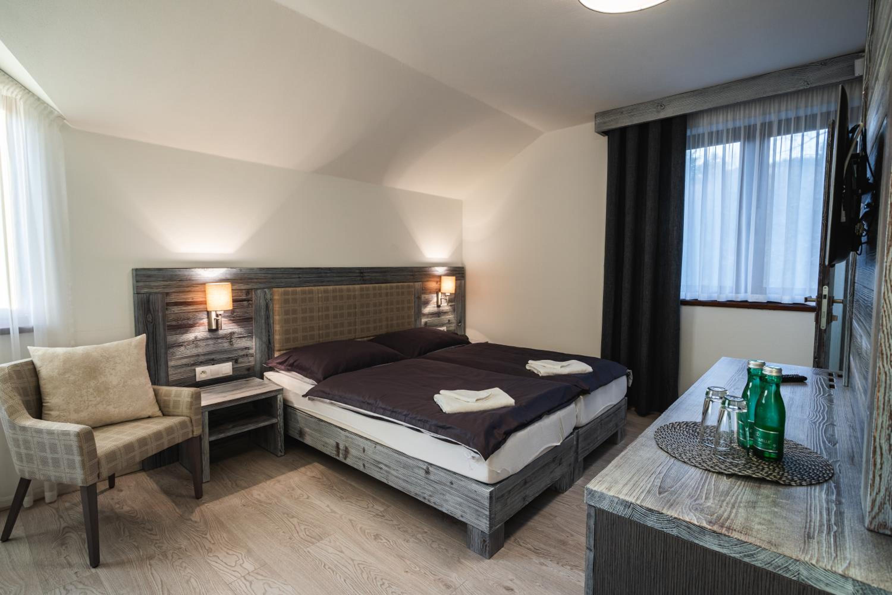 Deluxe Double Room with Extra Bed - Photo 3