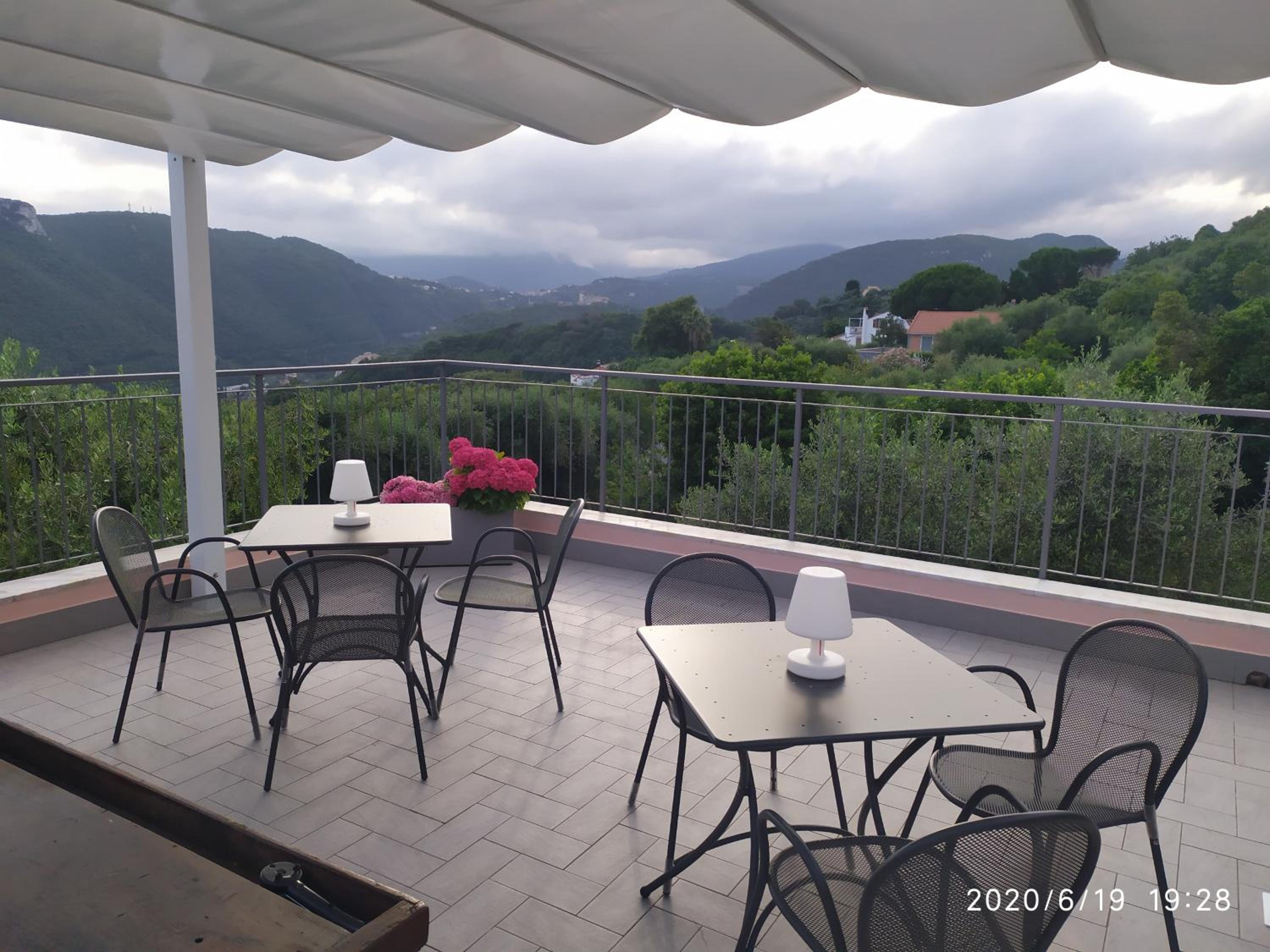 Deluxe Double Room (2 Adults + 1 Child)