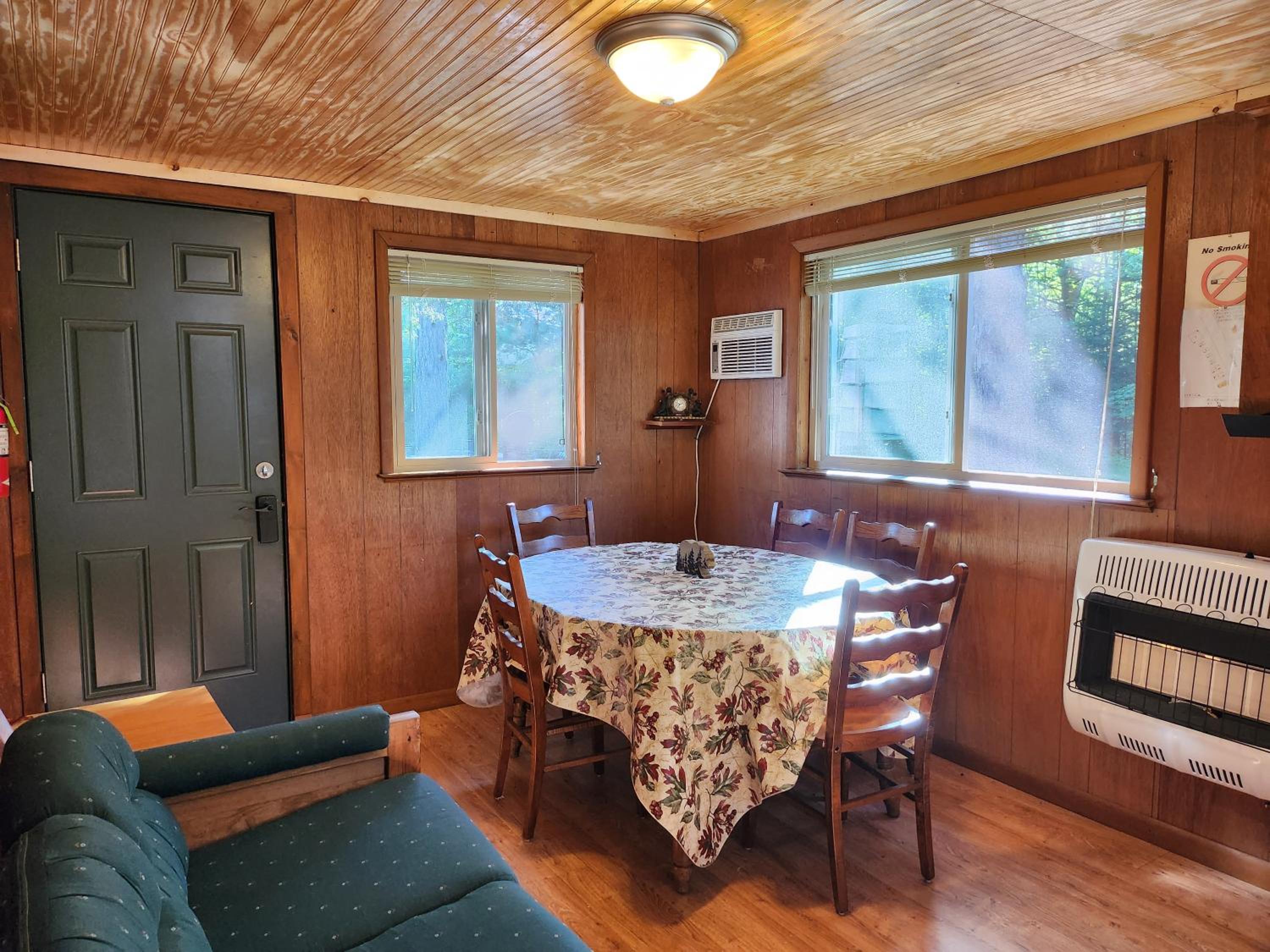 Two-Bedroom Cottage photo 3