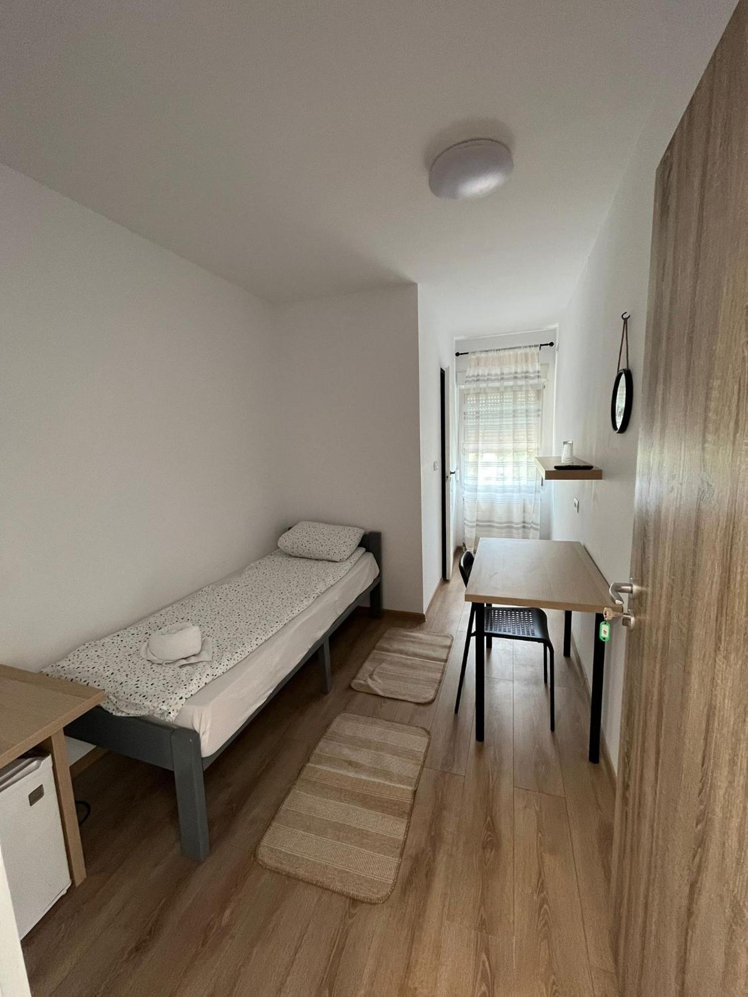 Single Room photo 3