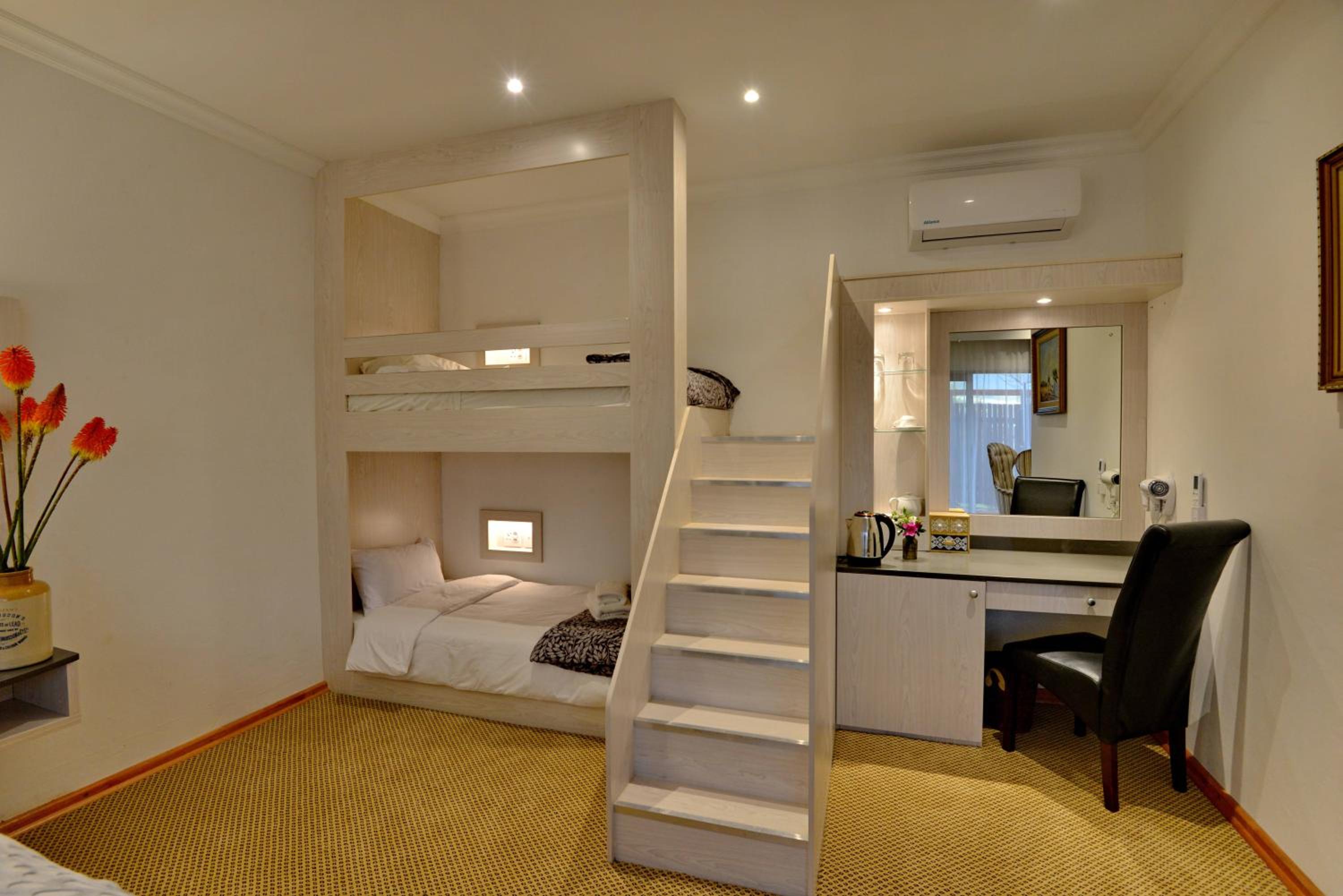 Standard Family Room - Photo 5