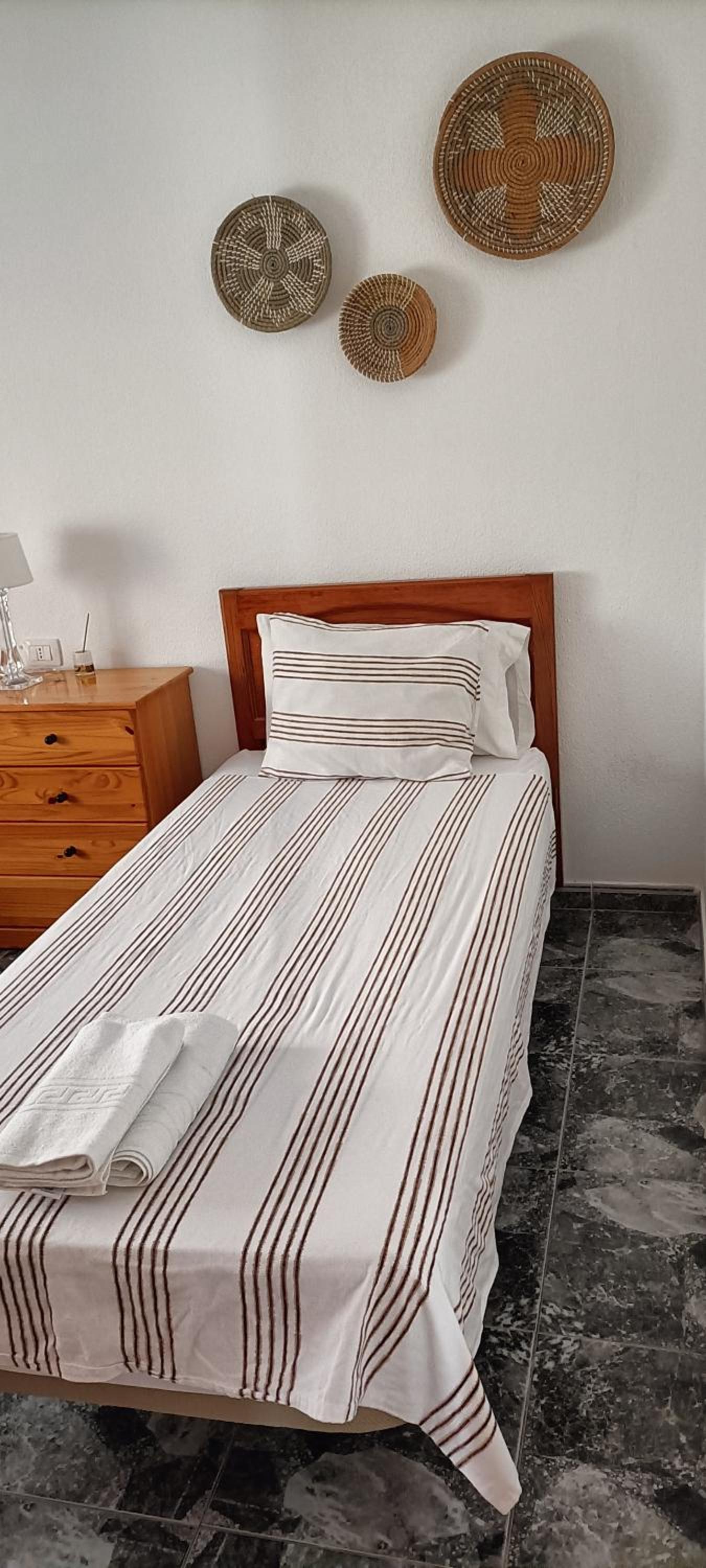 Single Bed in Mixed Dormitory Room with Shared Bathroom photo 3