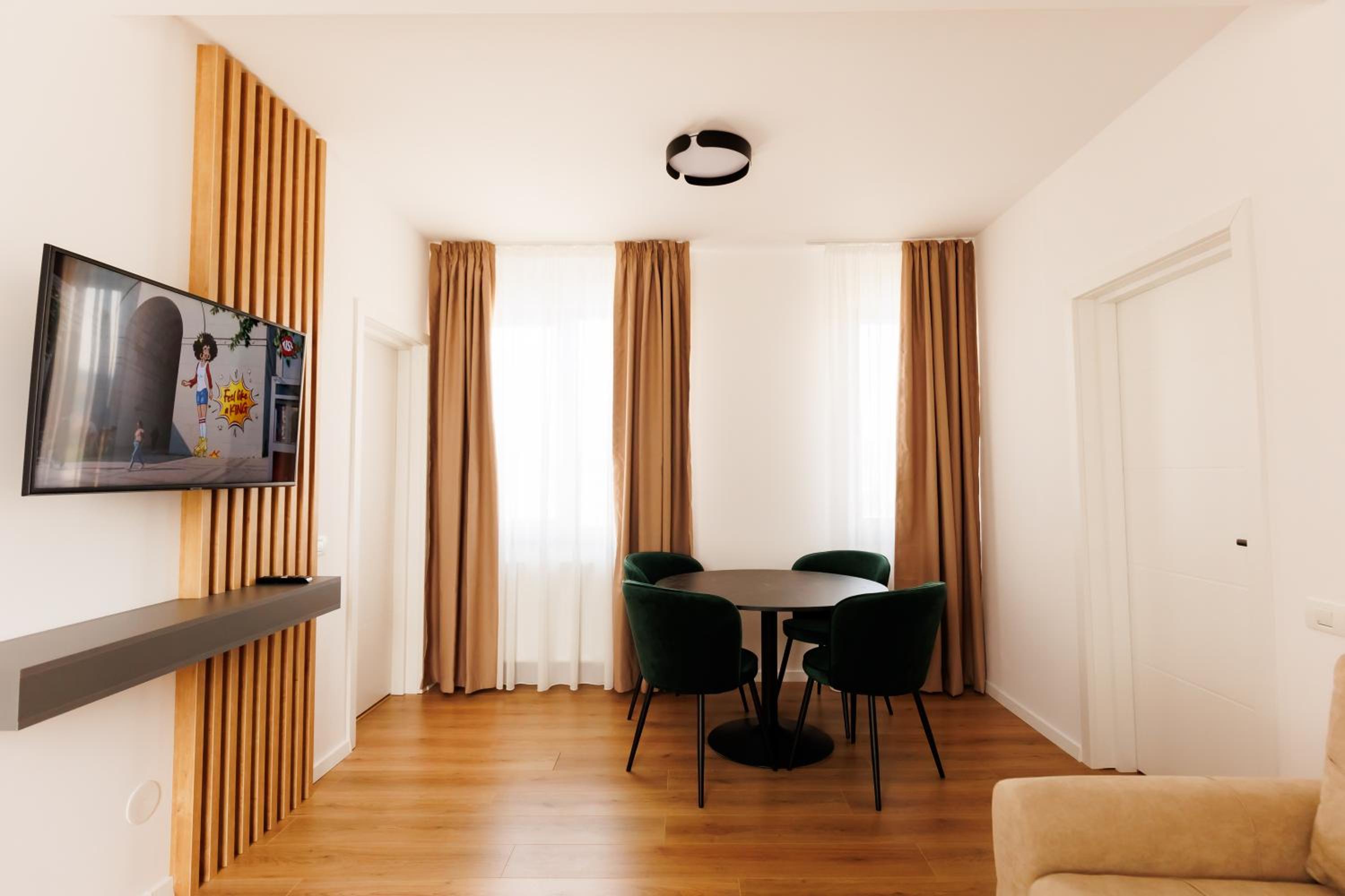 Deluxe Apartment