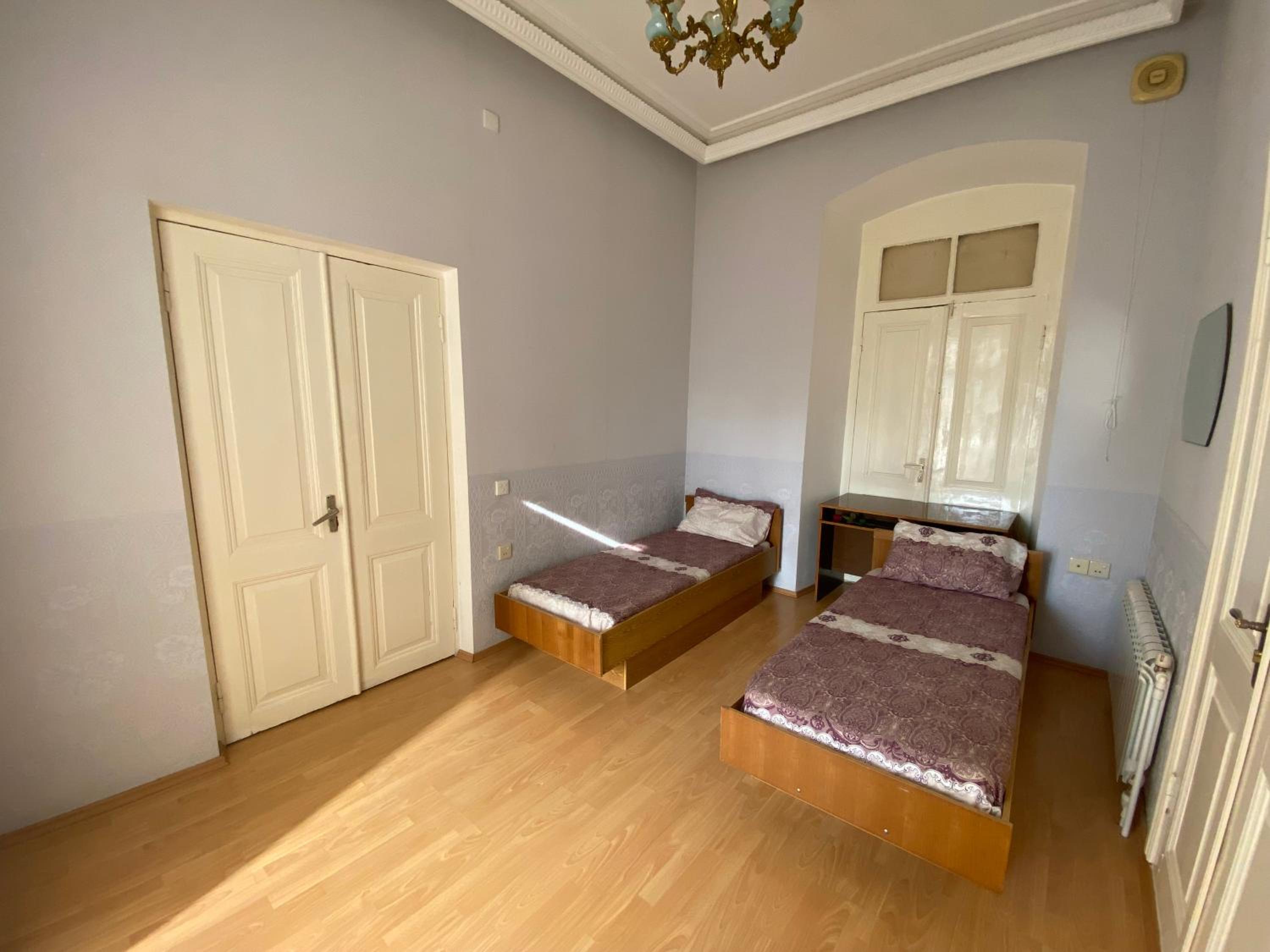 Twin Room with Private Bathroom photo 3