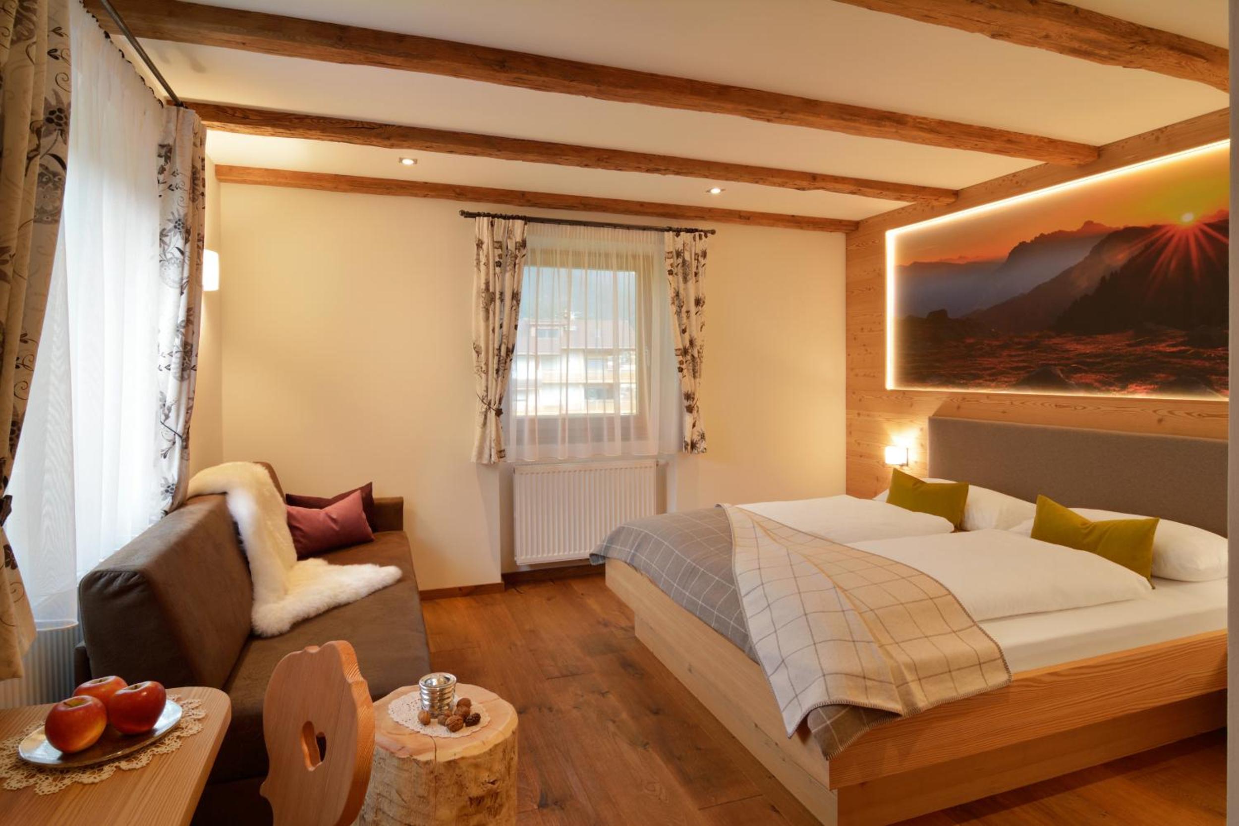 Deluxe Double Room with Extra Bed photo 1