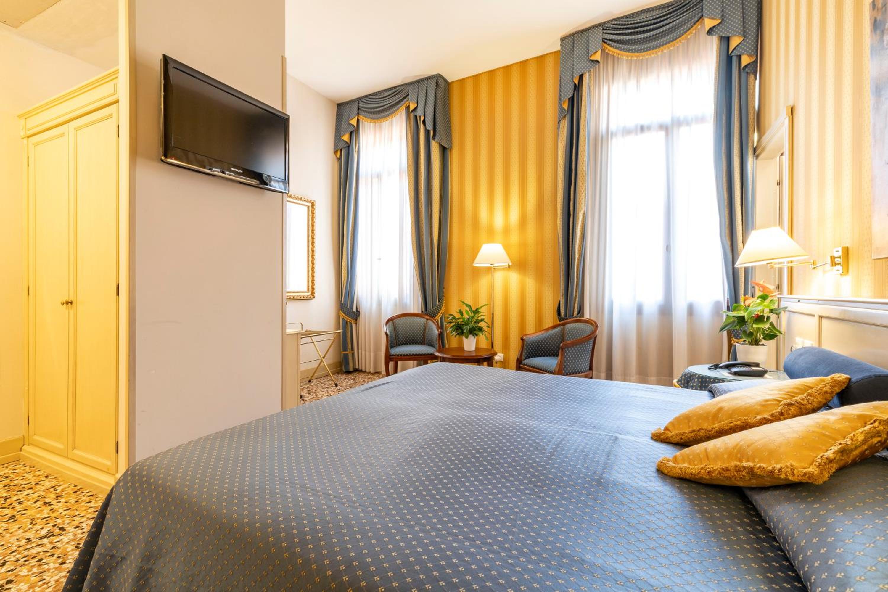 Superior Double or Twin Room photo 2