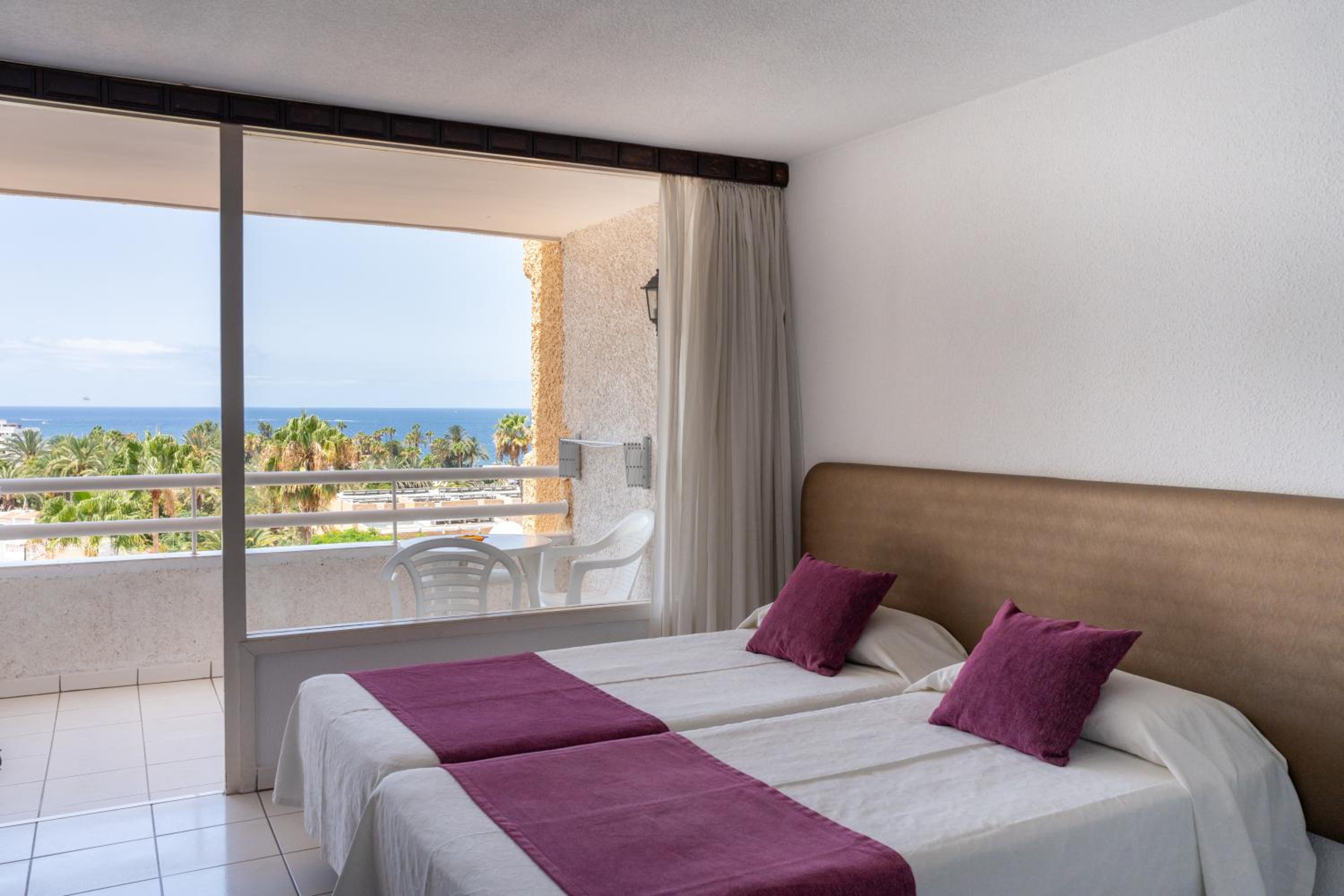Estudio con vista al mar
