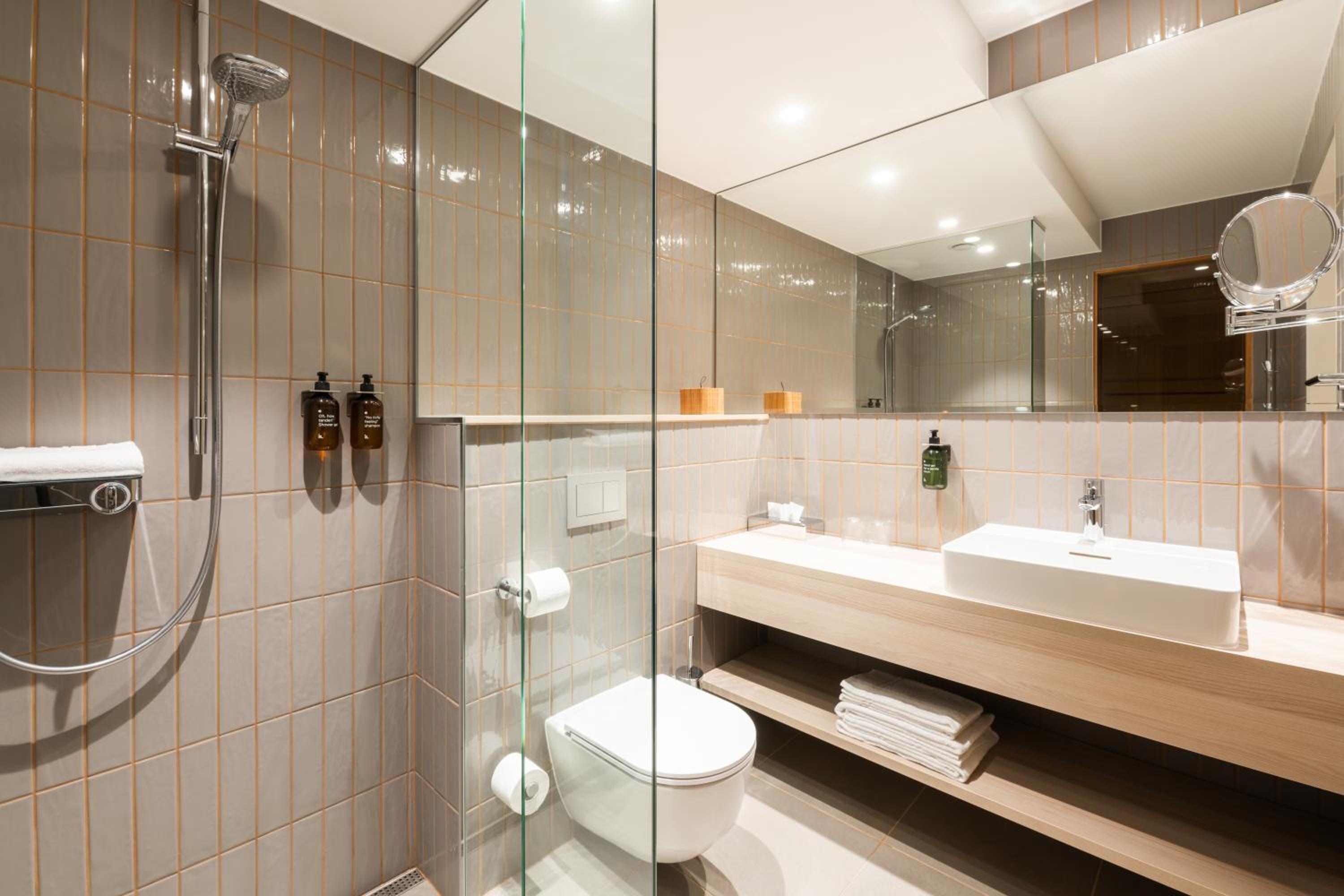 Junior Suite with One Double Bed, Sofa and Sauna - Photo 2
