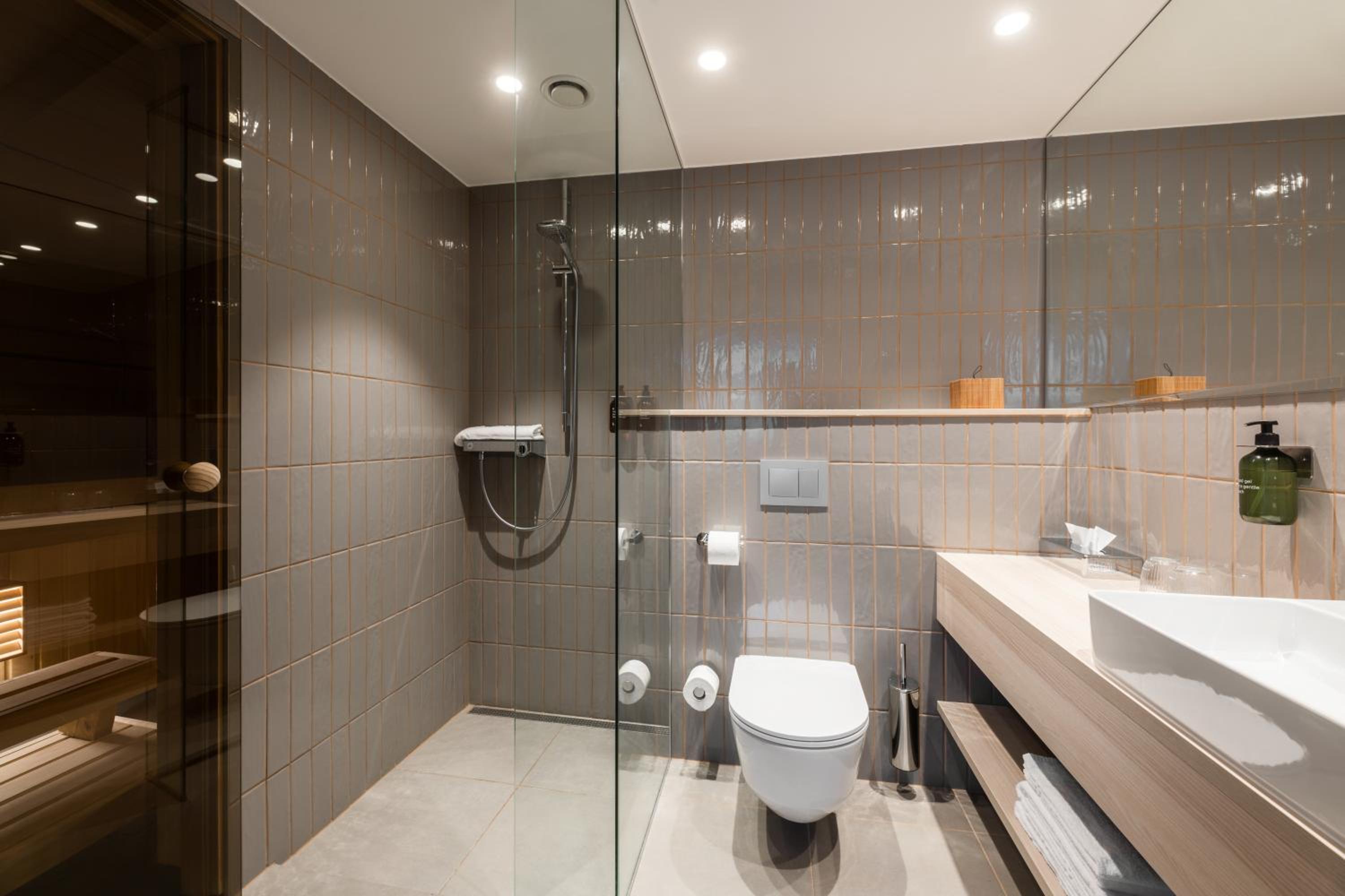 Junior Suite with One Double Bed, Sofa and Sauna - Photo 3