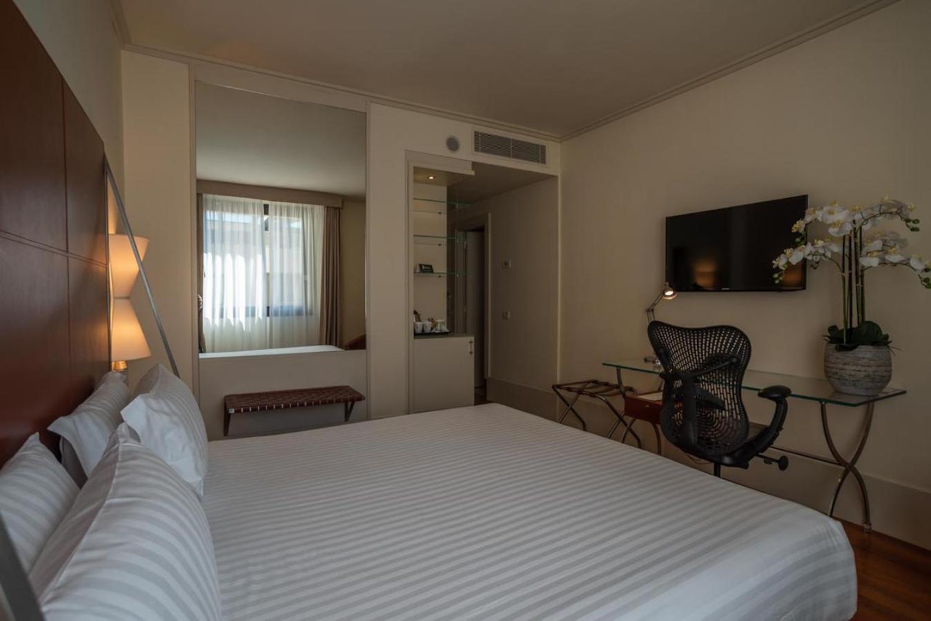 King Room thumbnail 5