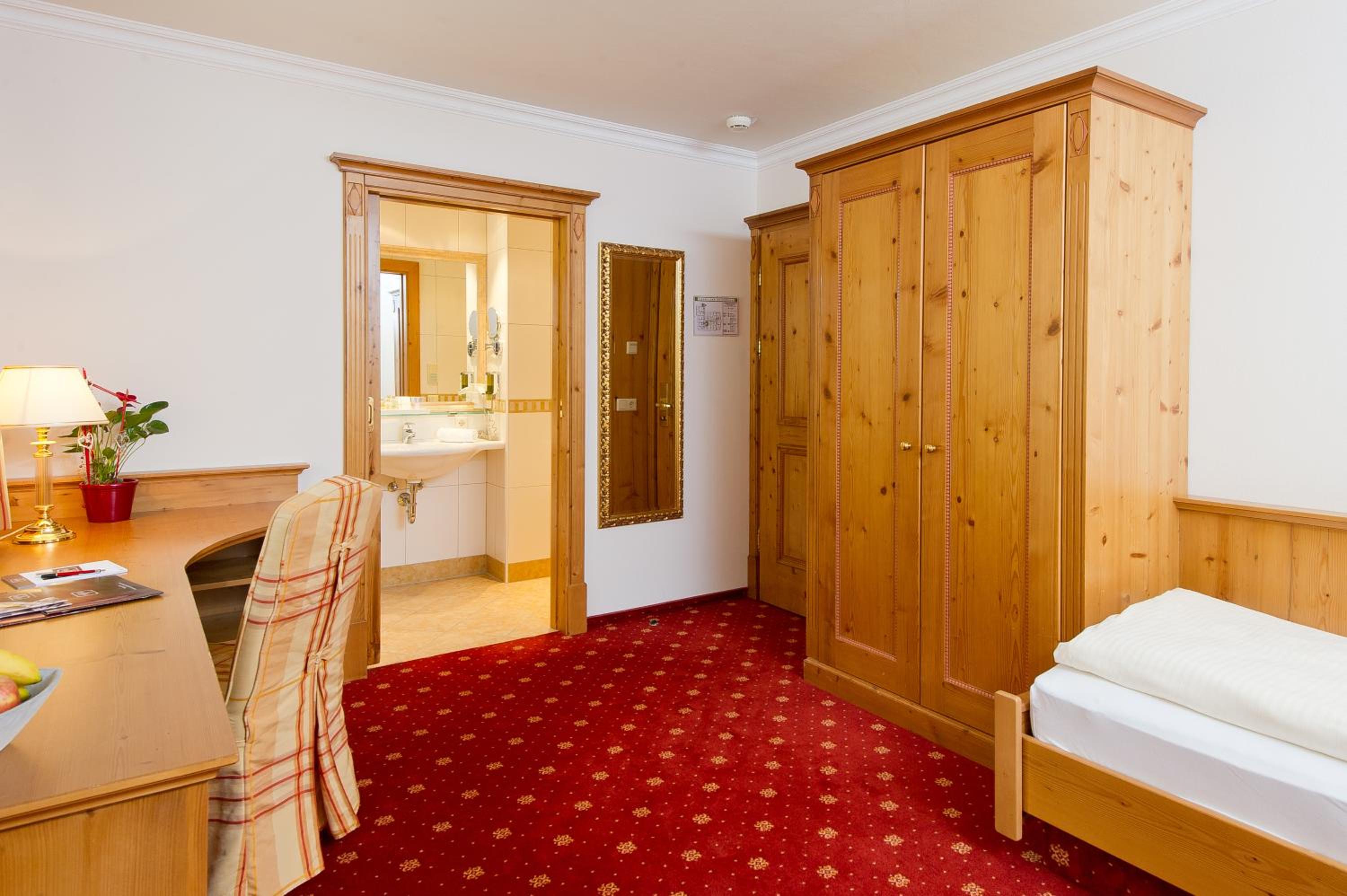 Single Room photo 2