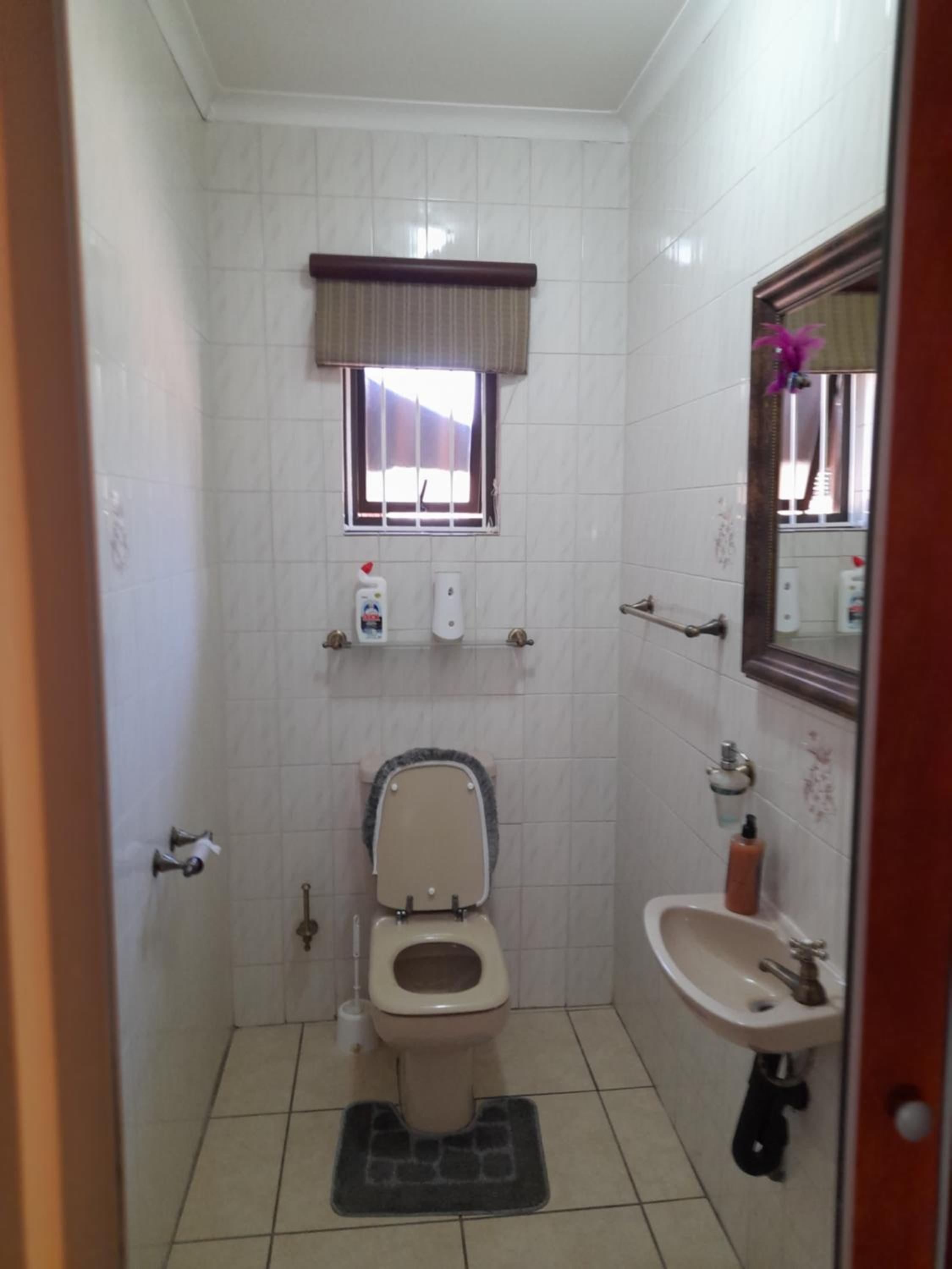 Standard Twin Room with Garden View photo 2
