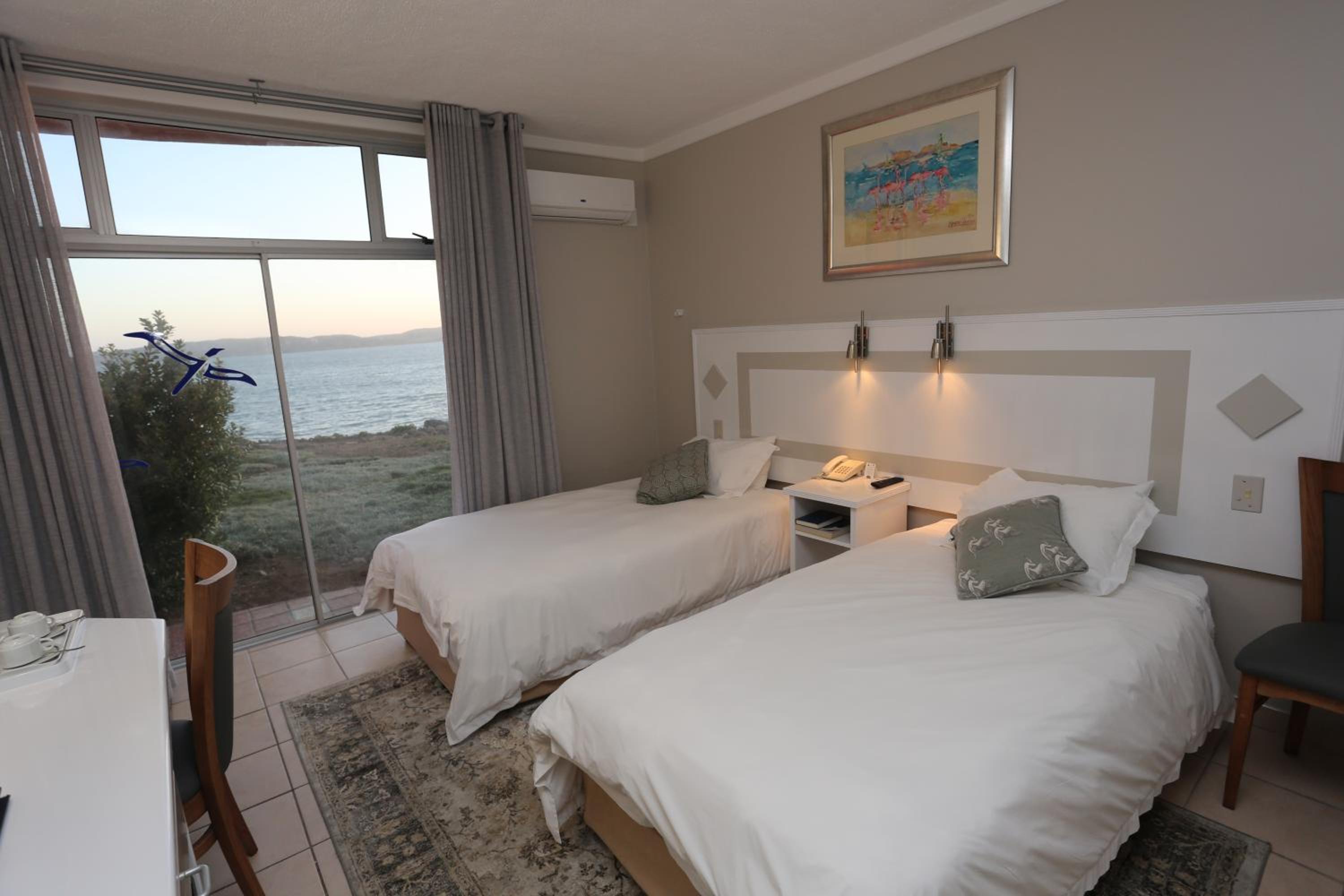 Twin Room with Sea View photo 2