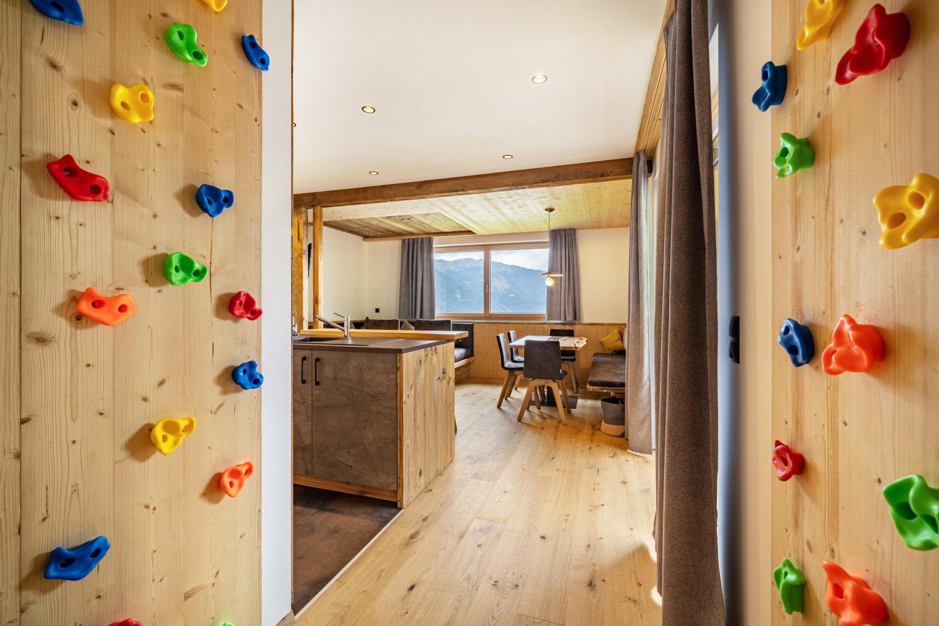 Two-Bedroom Deluxe Apartment with Garden View photo 3