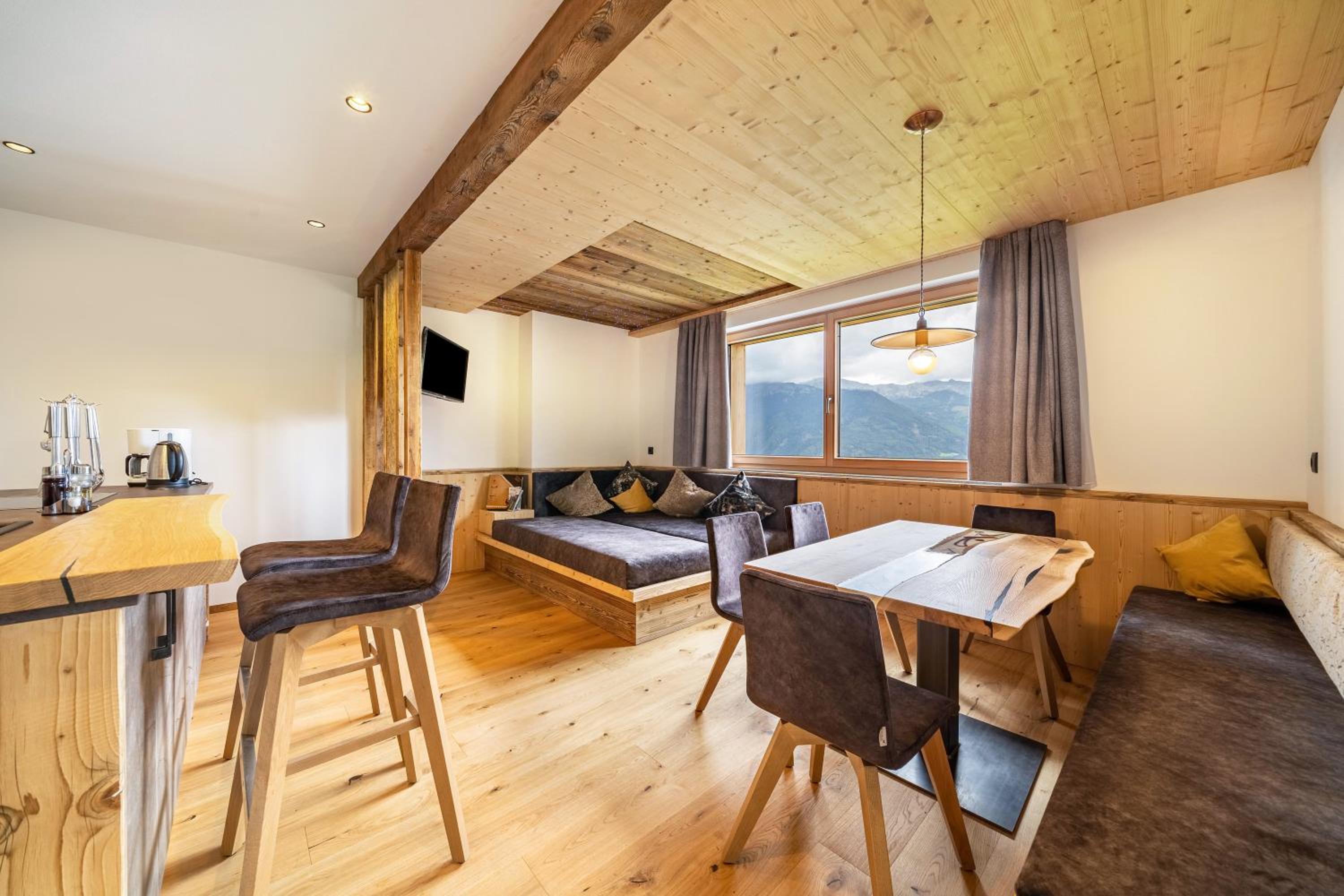 Two-Bedroom Deluxe Apartment with Garden View