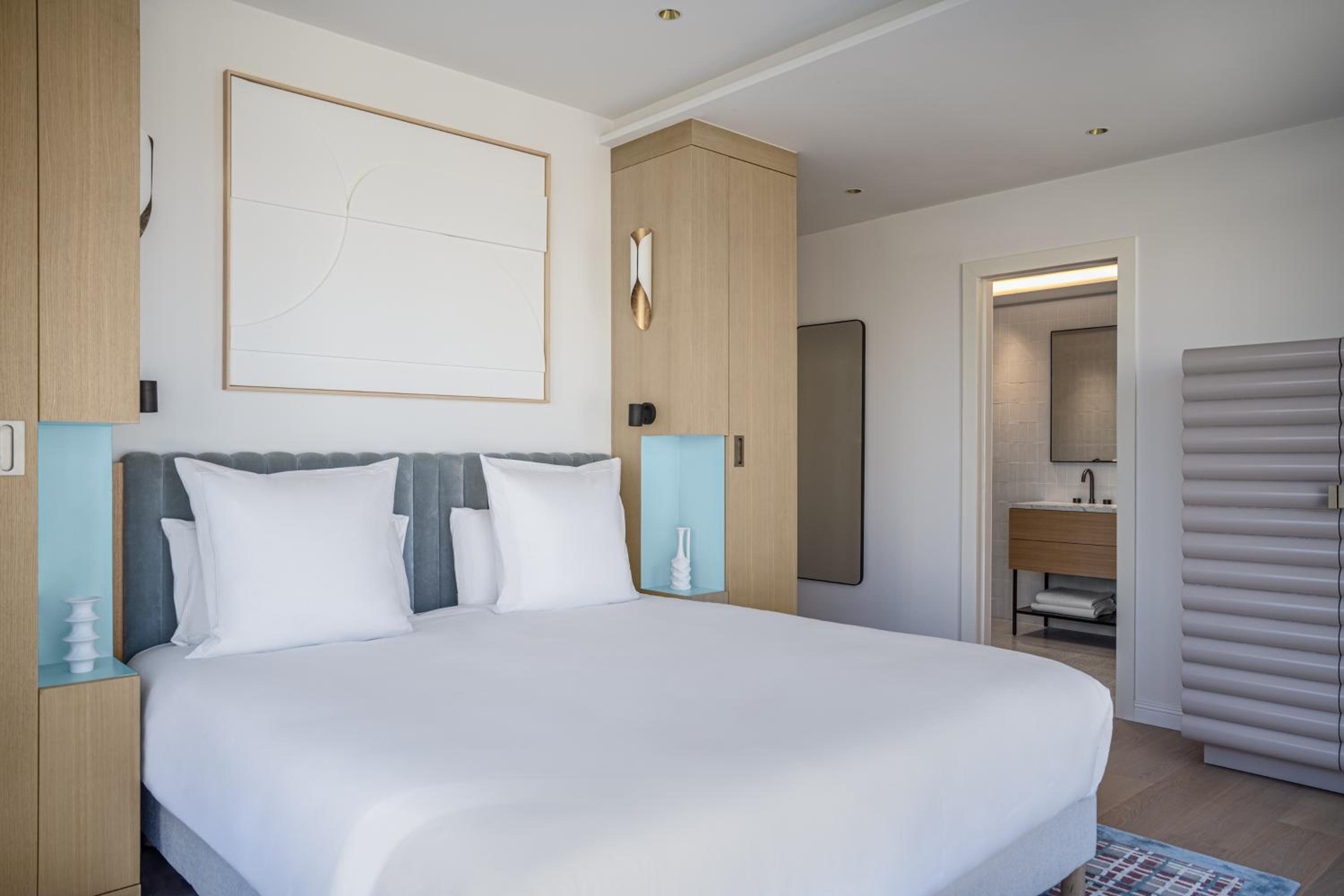 Deluxe Room - Photo 2