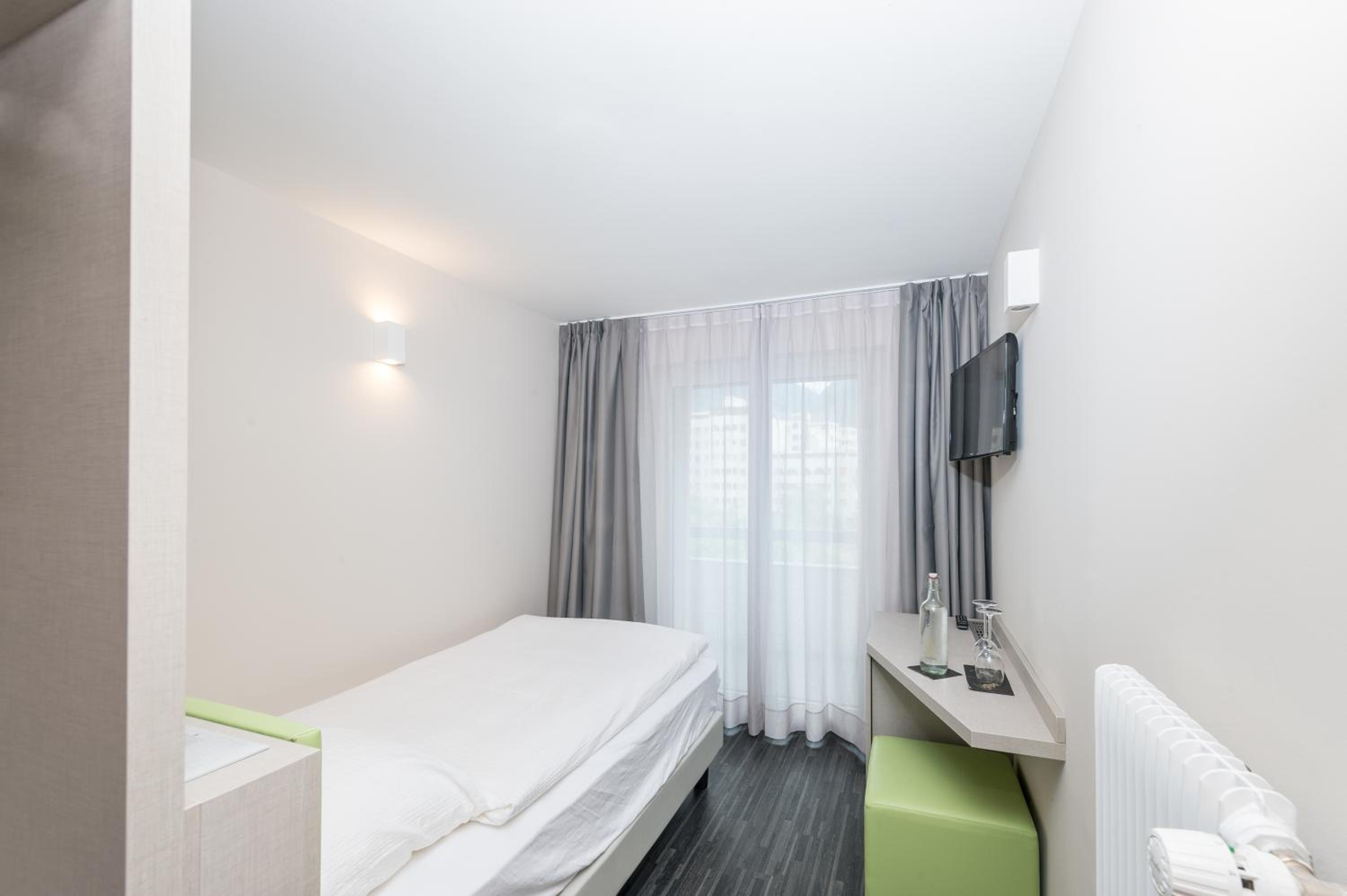 Single Room photo 2