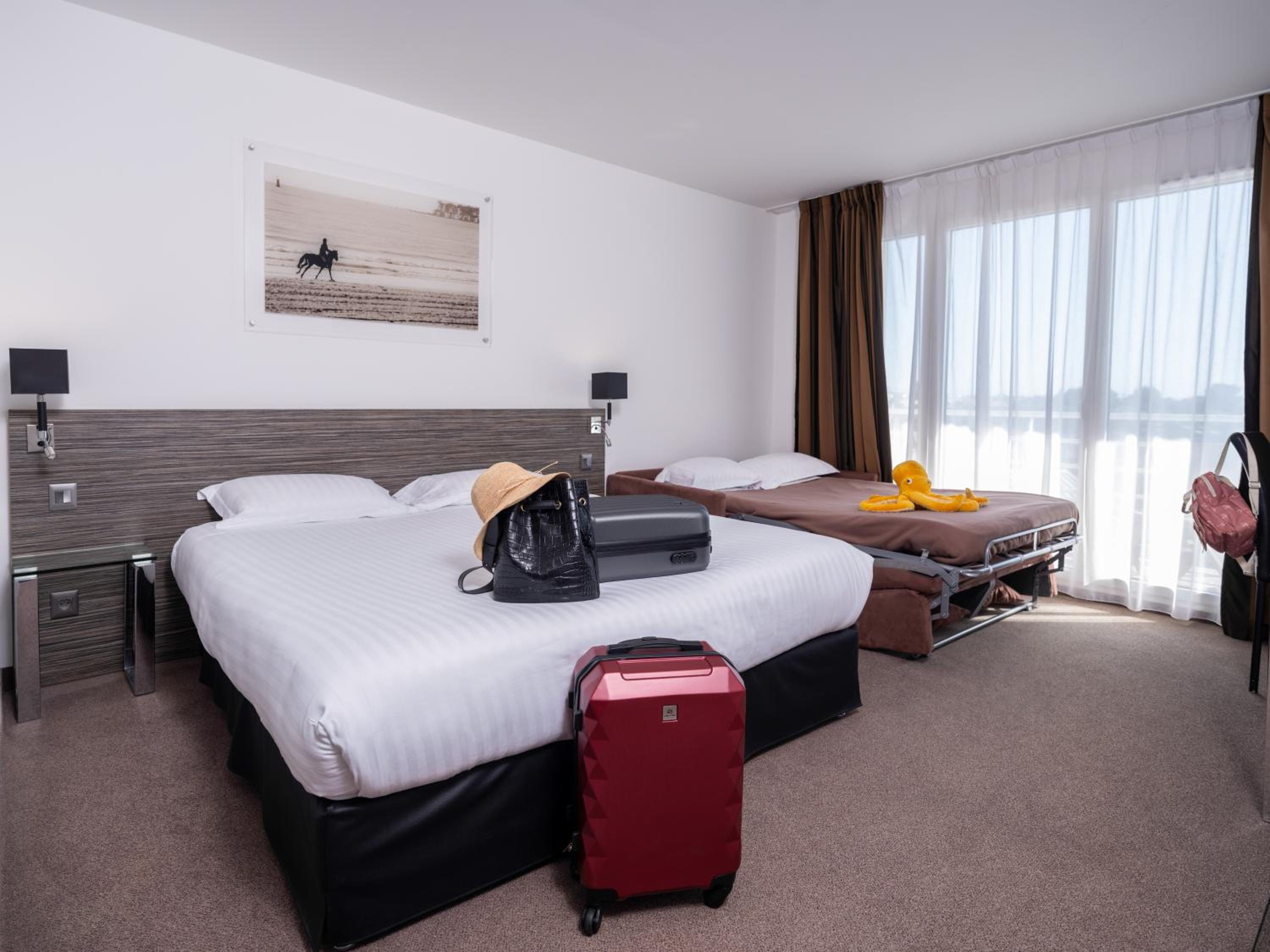 Family Suite with Kitchenette photo 2